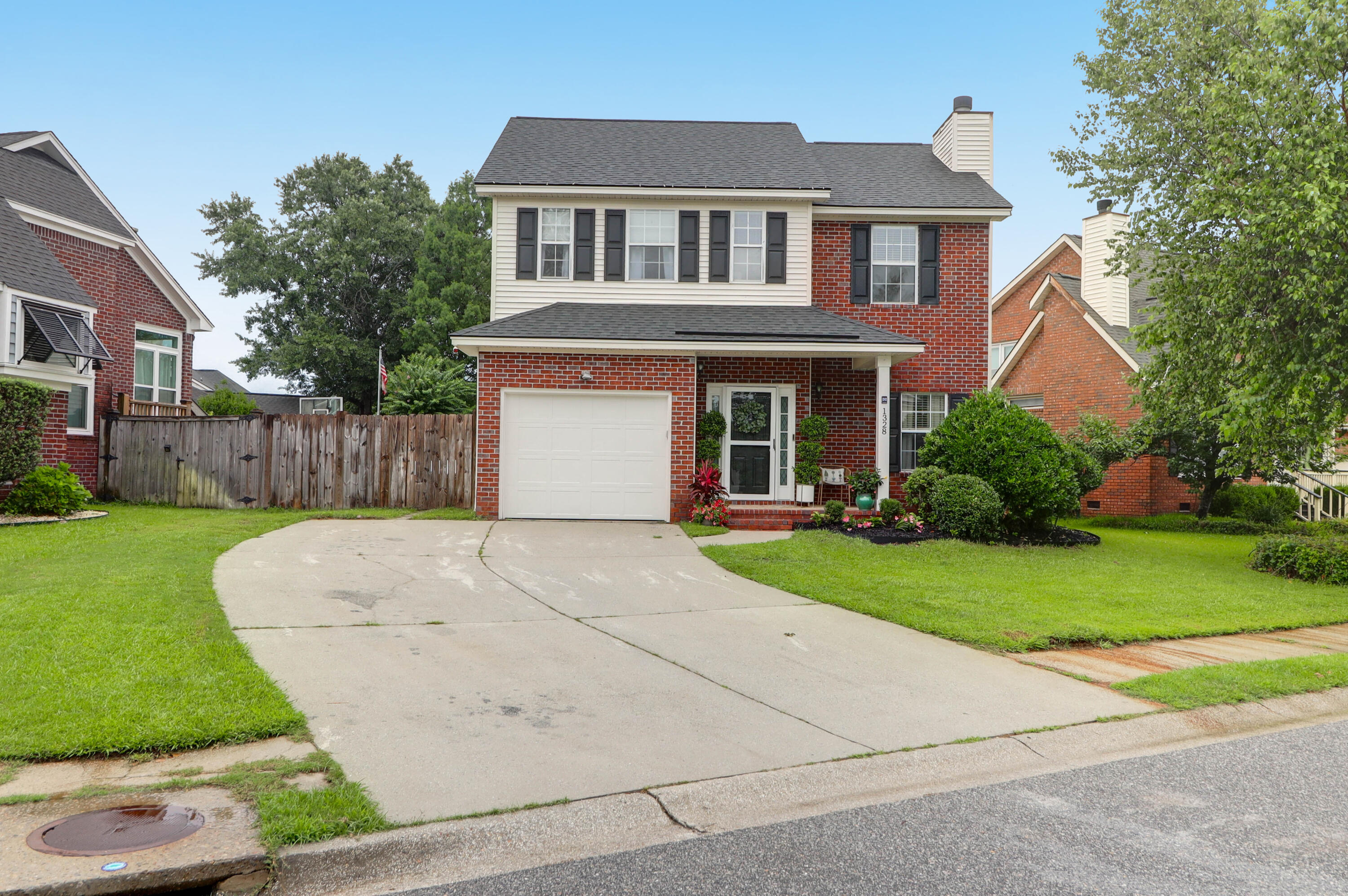 1328 Lark Lane