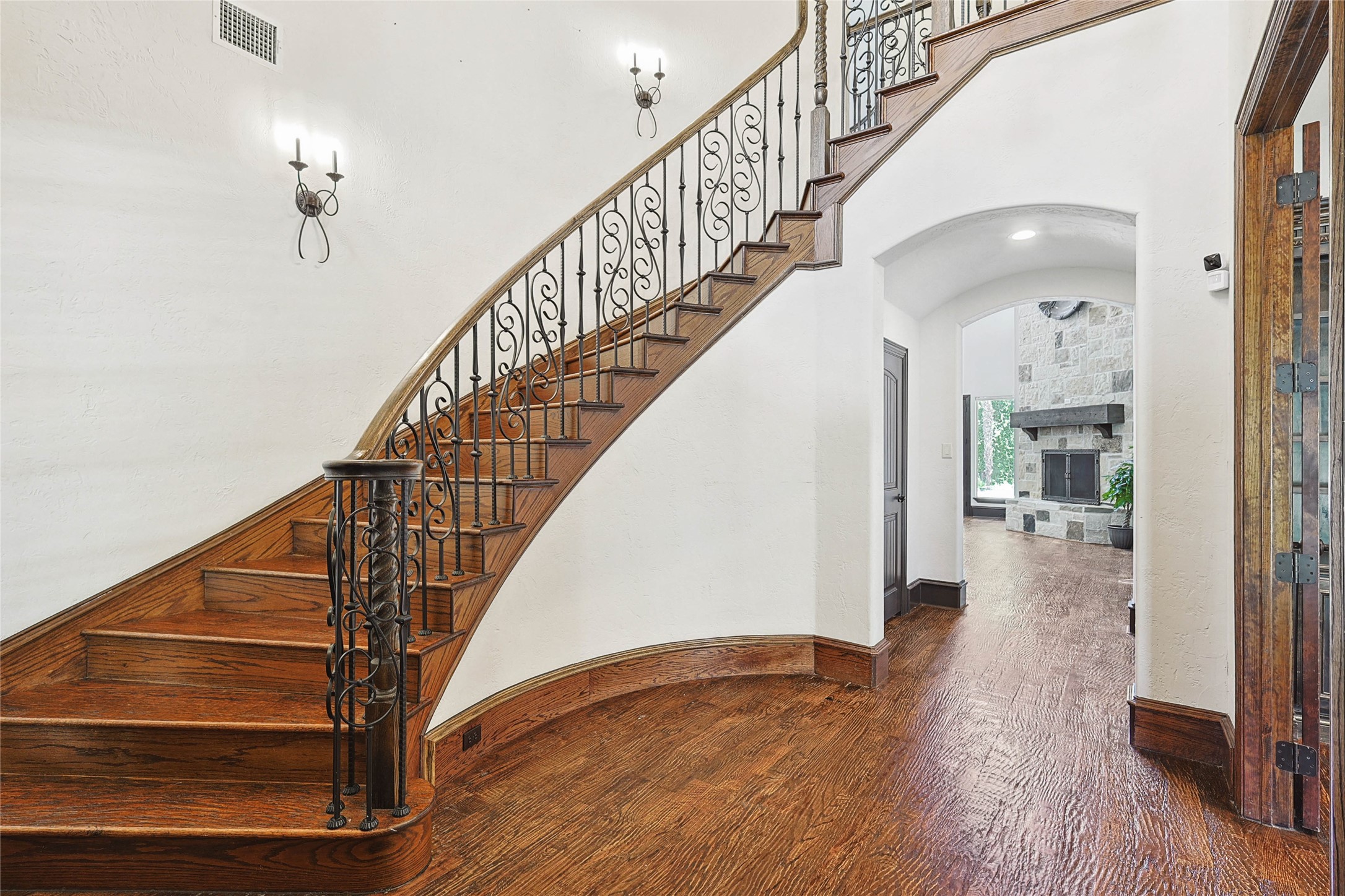 613 Saint James Place