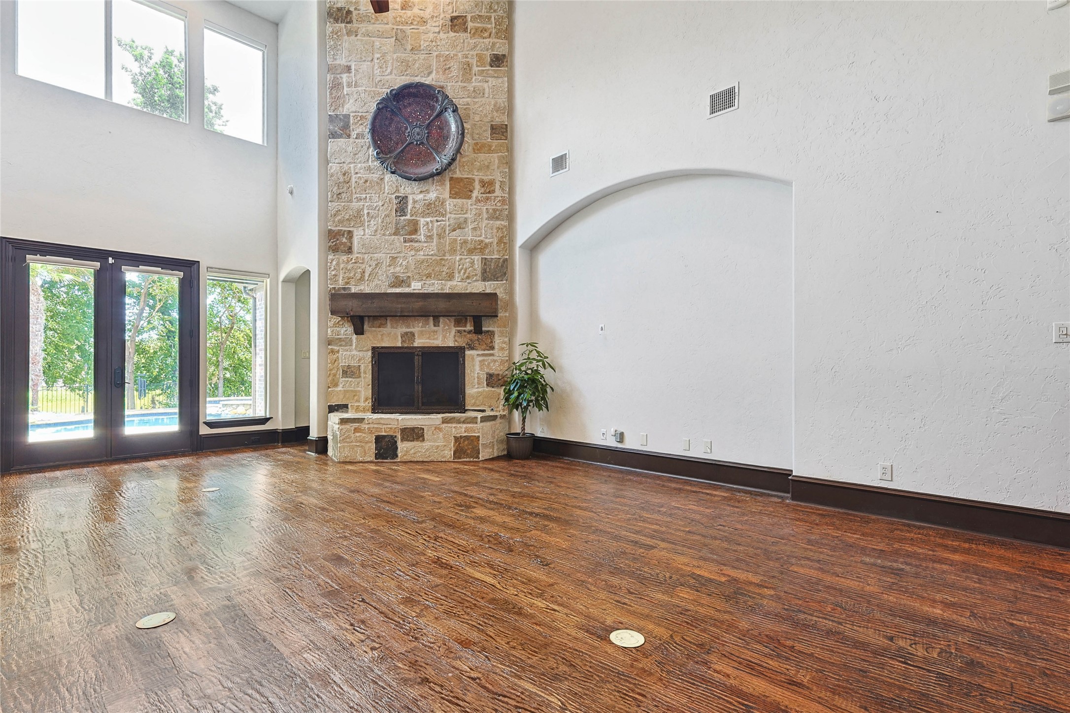 613 Saint James Place