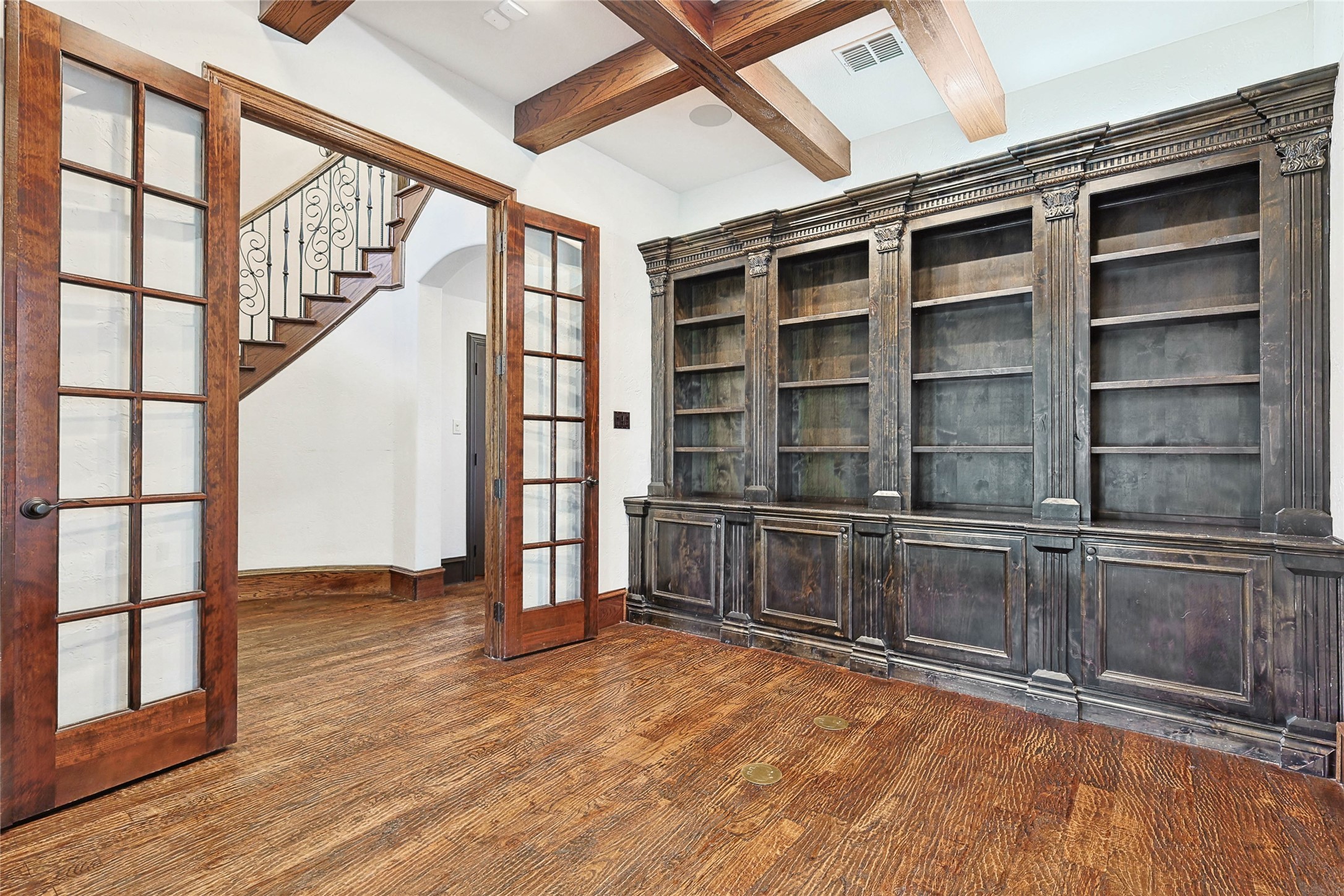613 Saint James Place