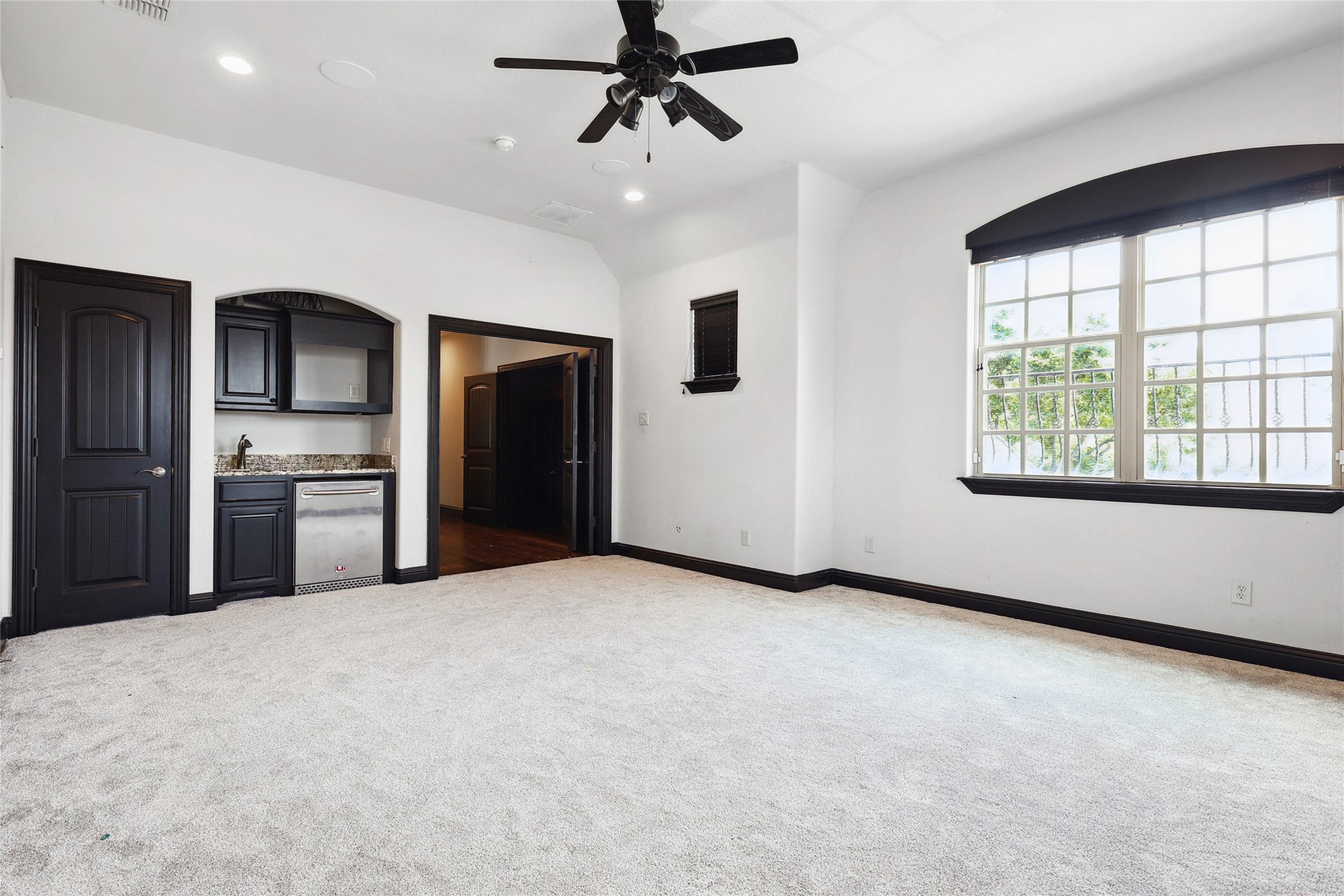 613 Saint James Place