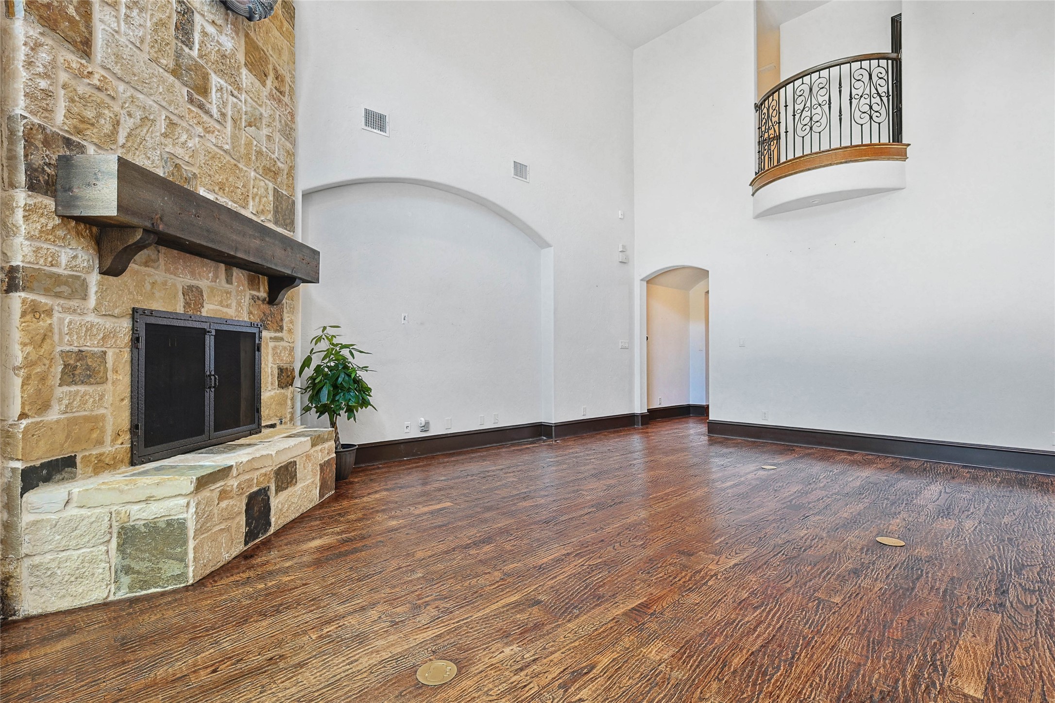 613 Saint James Place