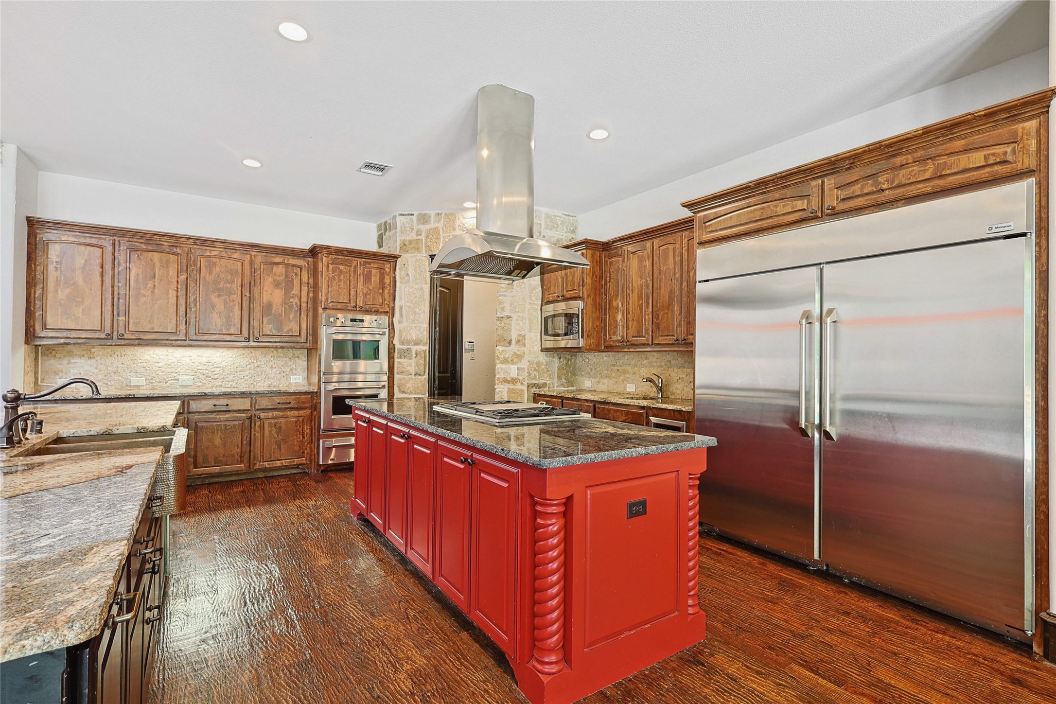 613 Saint James Place