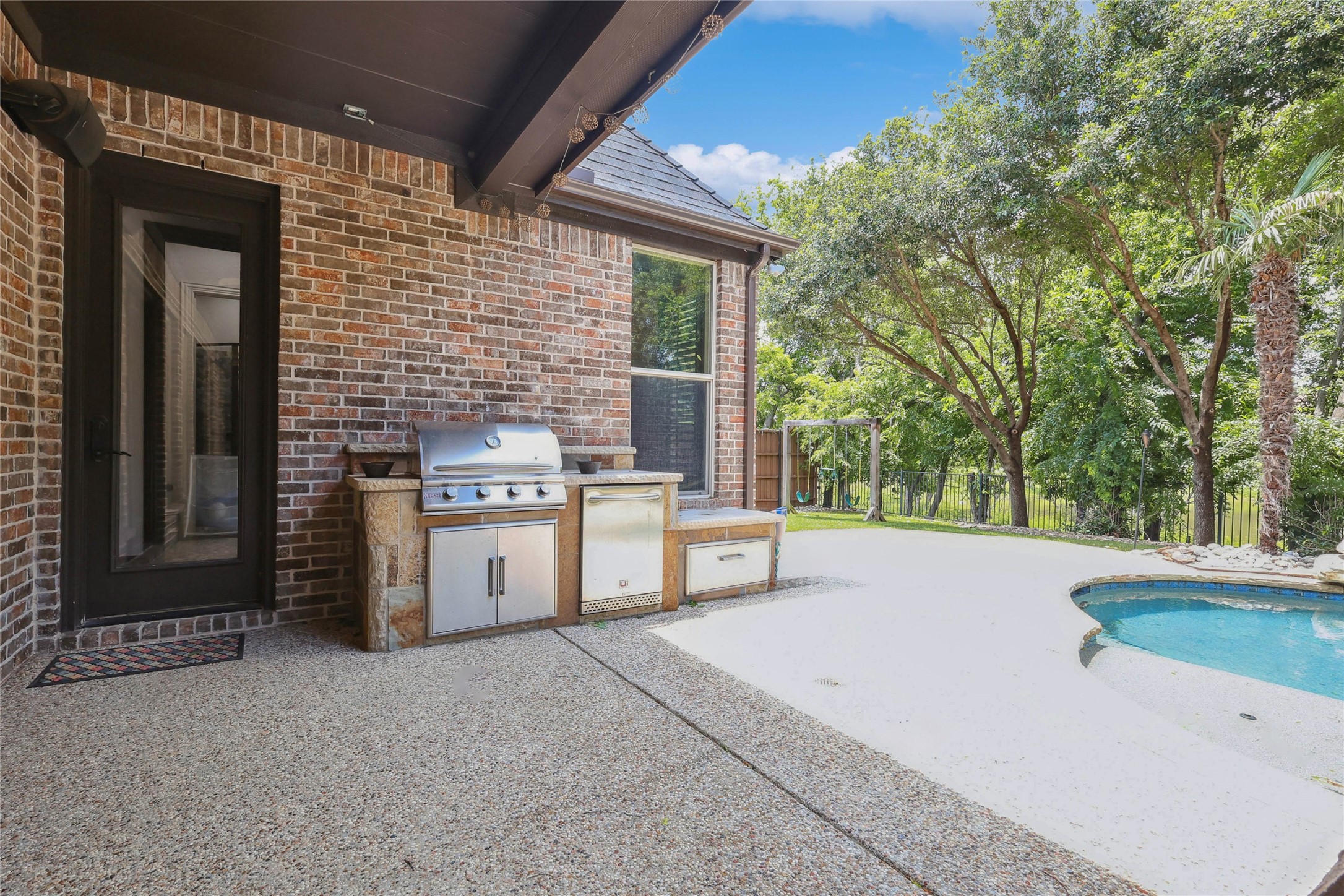 613 Saint James Place