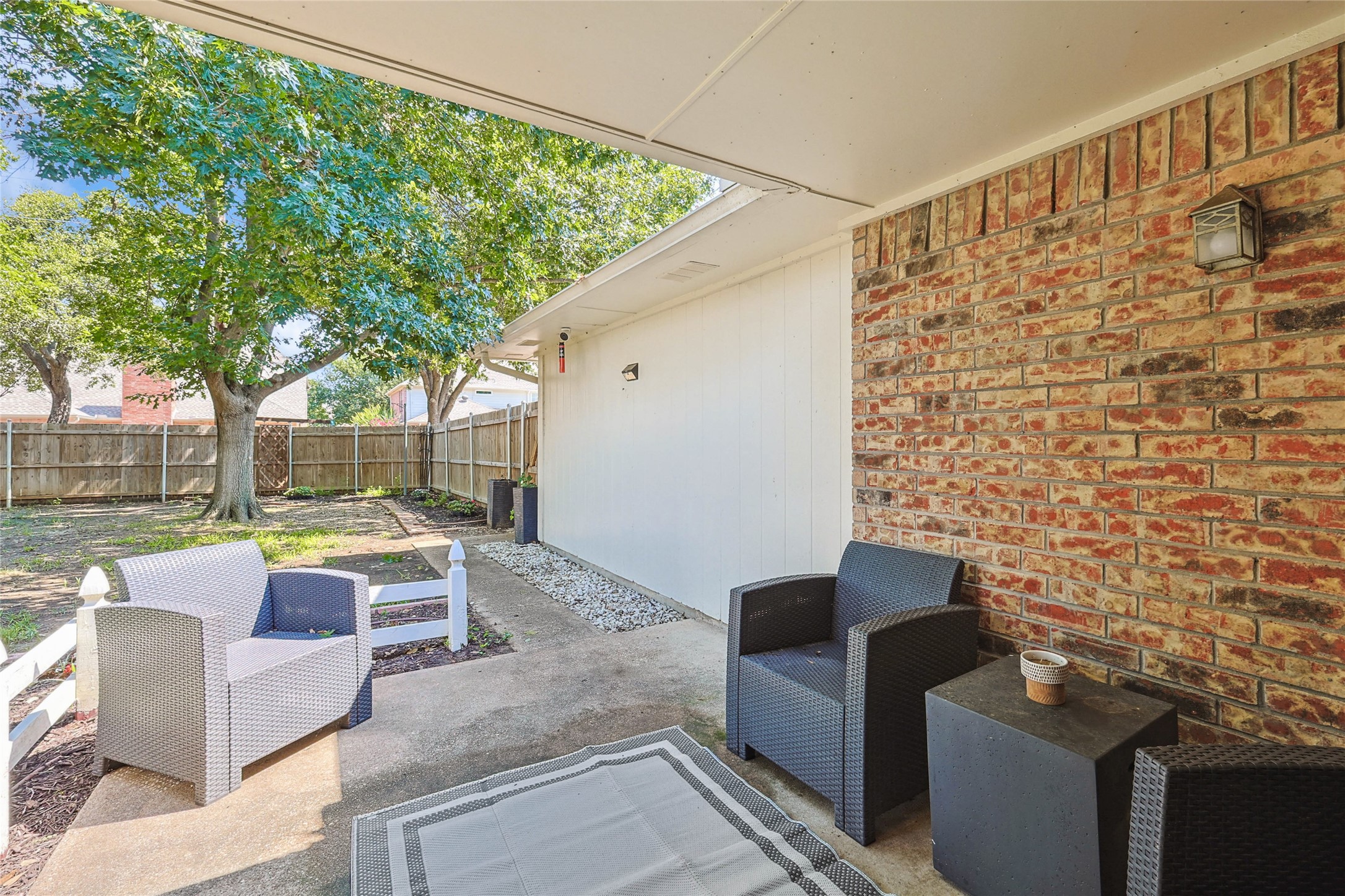 838 Meadowglen Circle