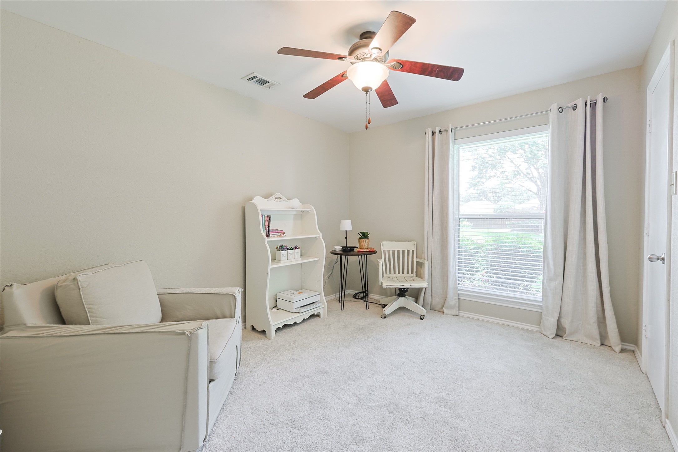 838 Meadowglen Circle