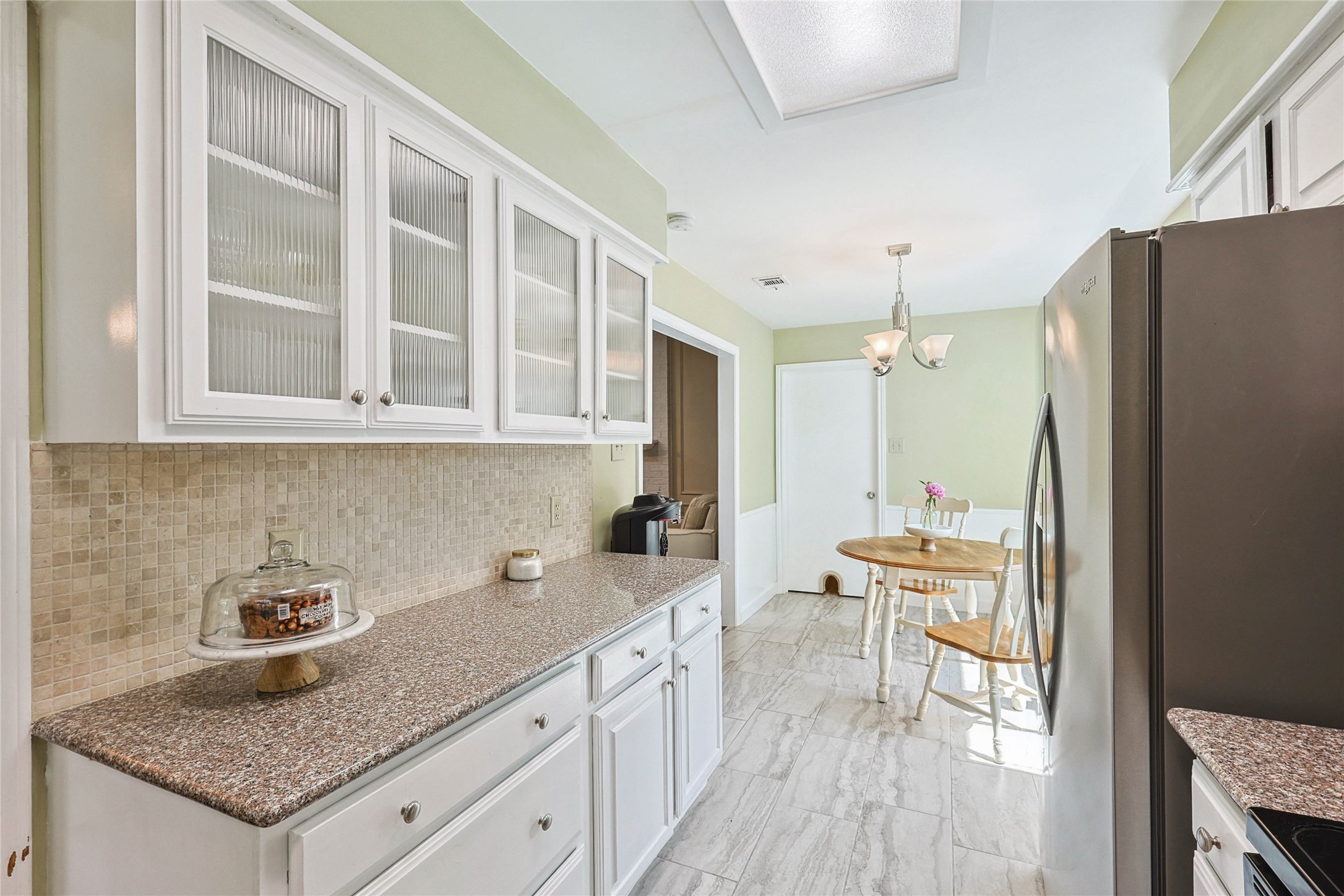 838 Meadowglen Circle