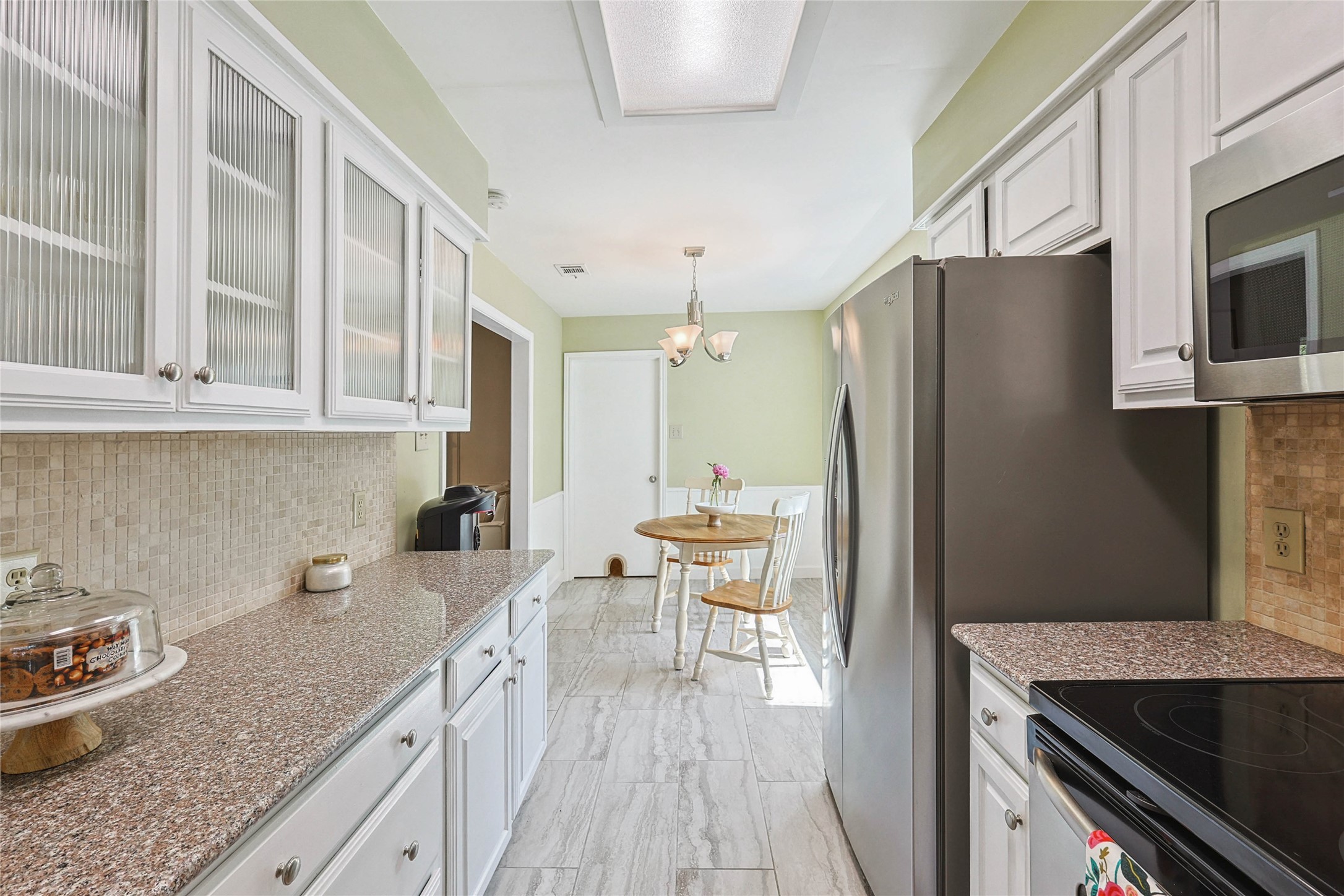 838 Meadowglen Circle