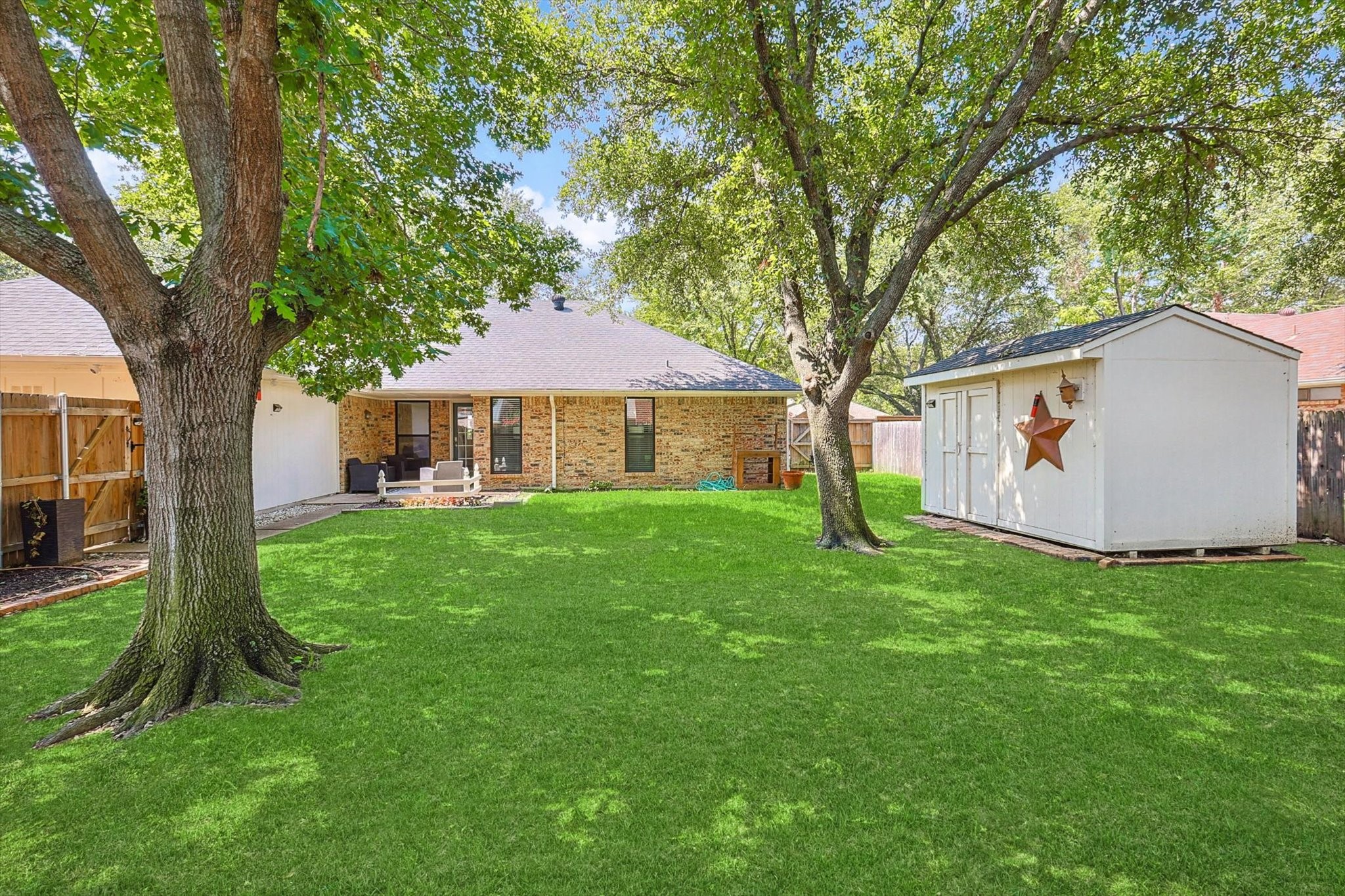 838 Meadowglen Circle