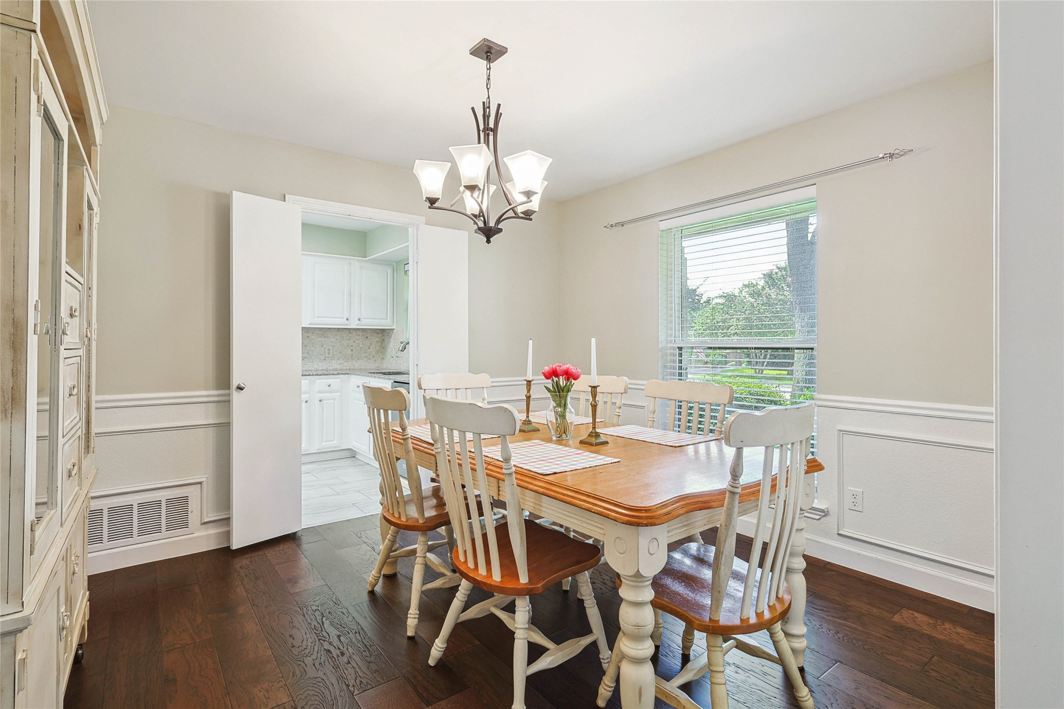 838 Meadowglen Circle