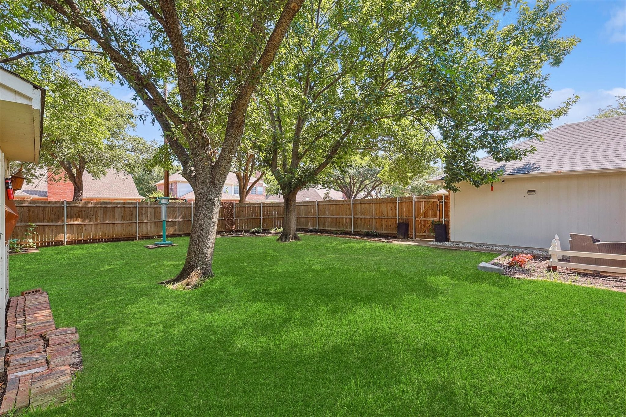 838 Meadowglen Circle