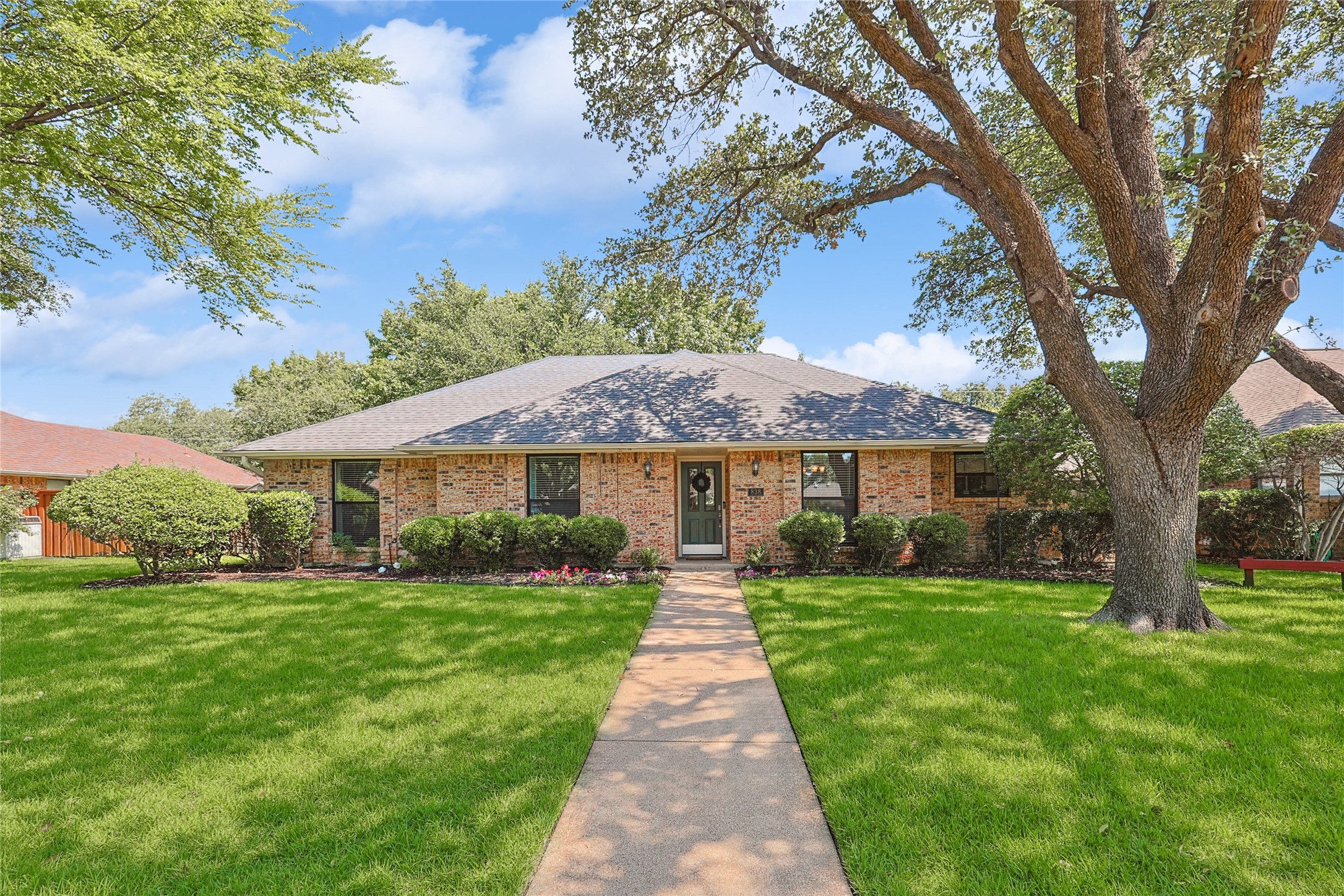 838 Meadowglen Circle