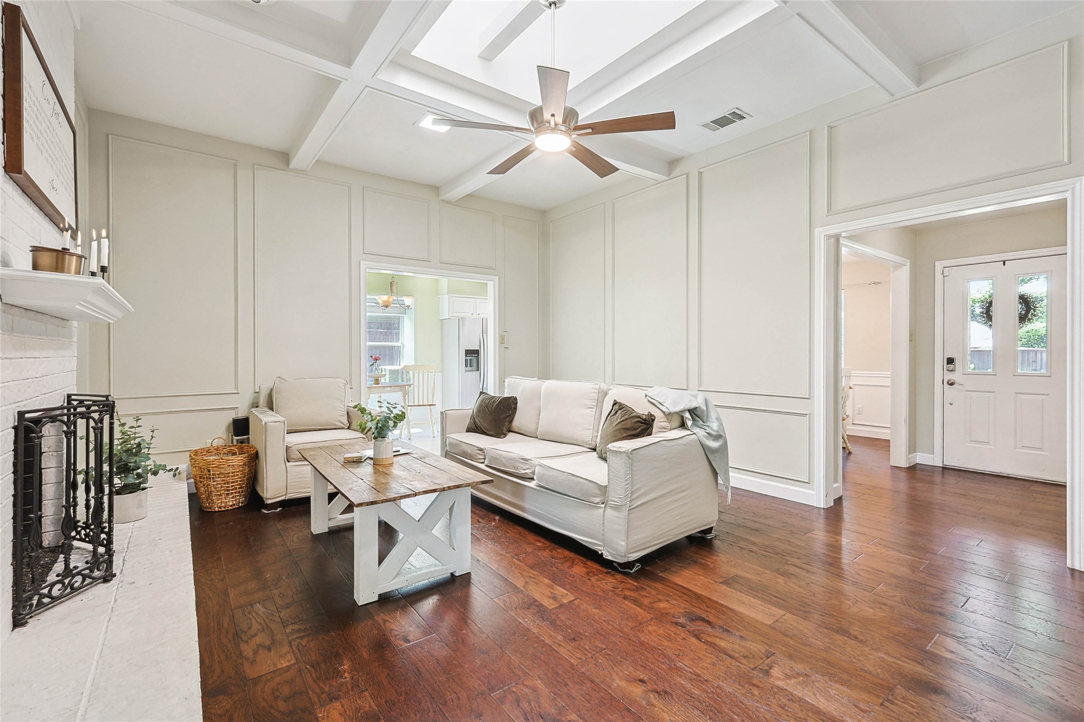 838 Meadowglen Circle