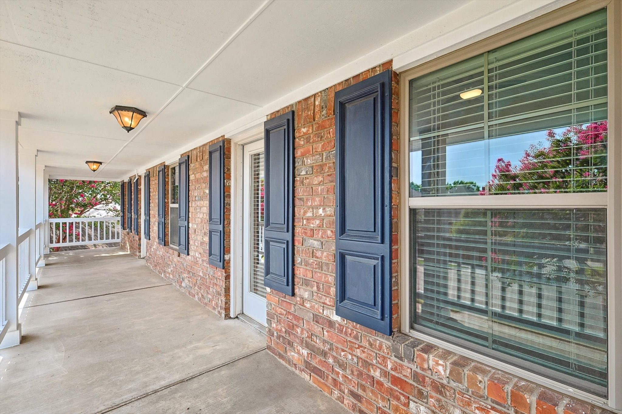 505 Meadowood Lane