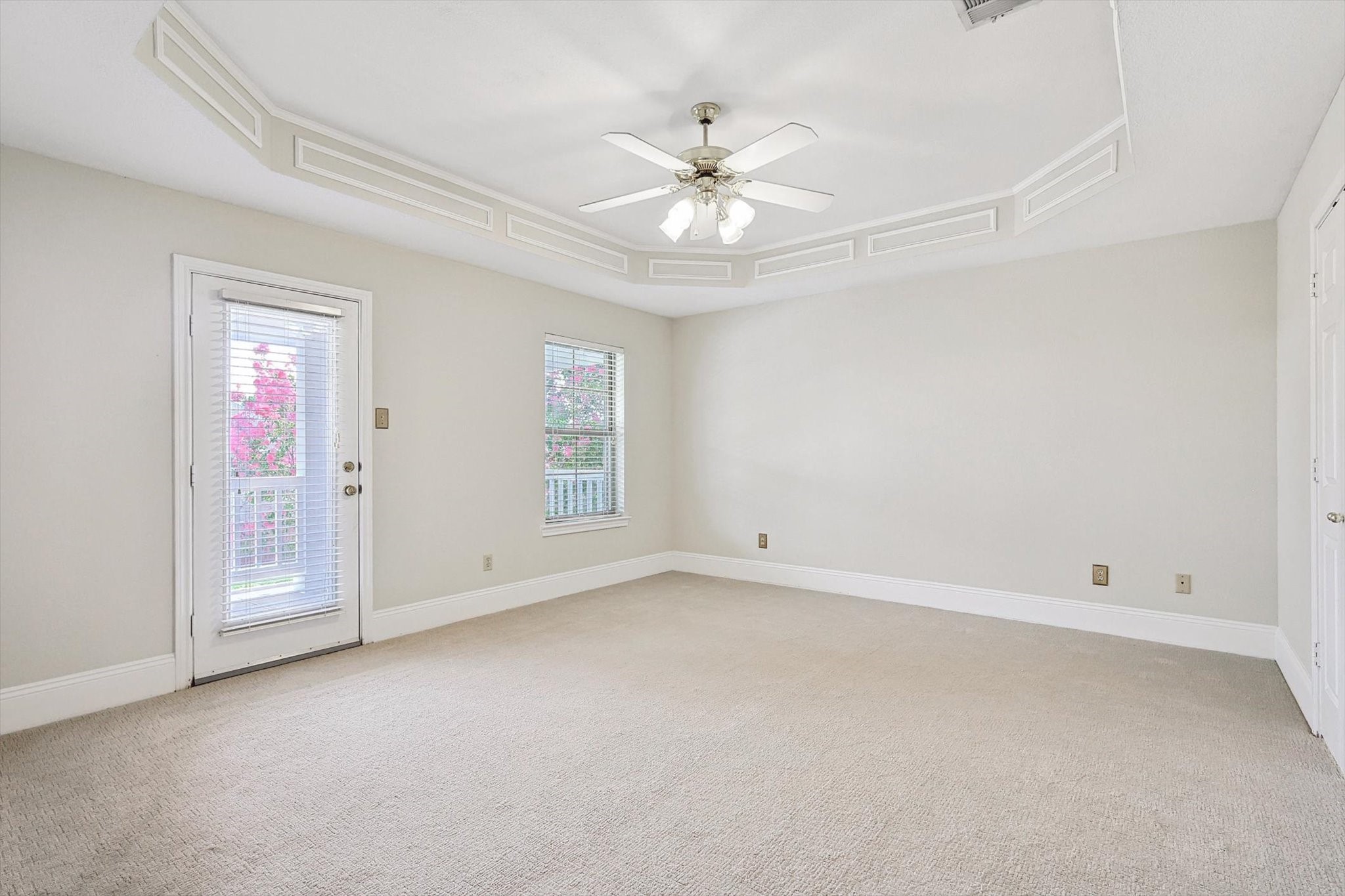 505 Meadowood Lane