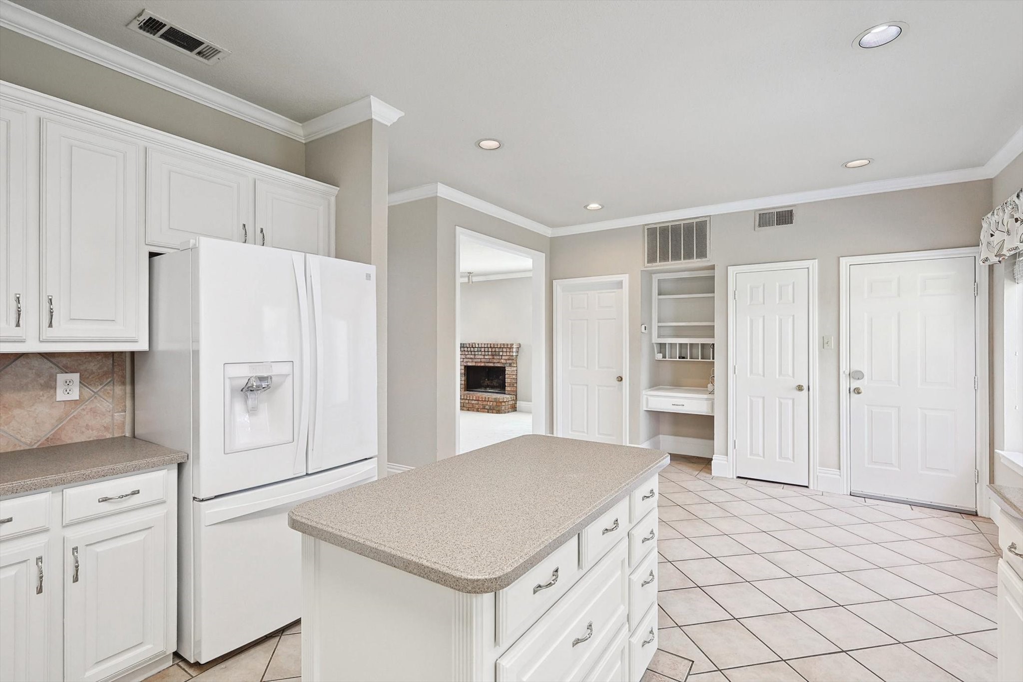 505 Meadowood Lane