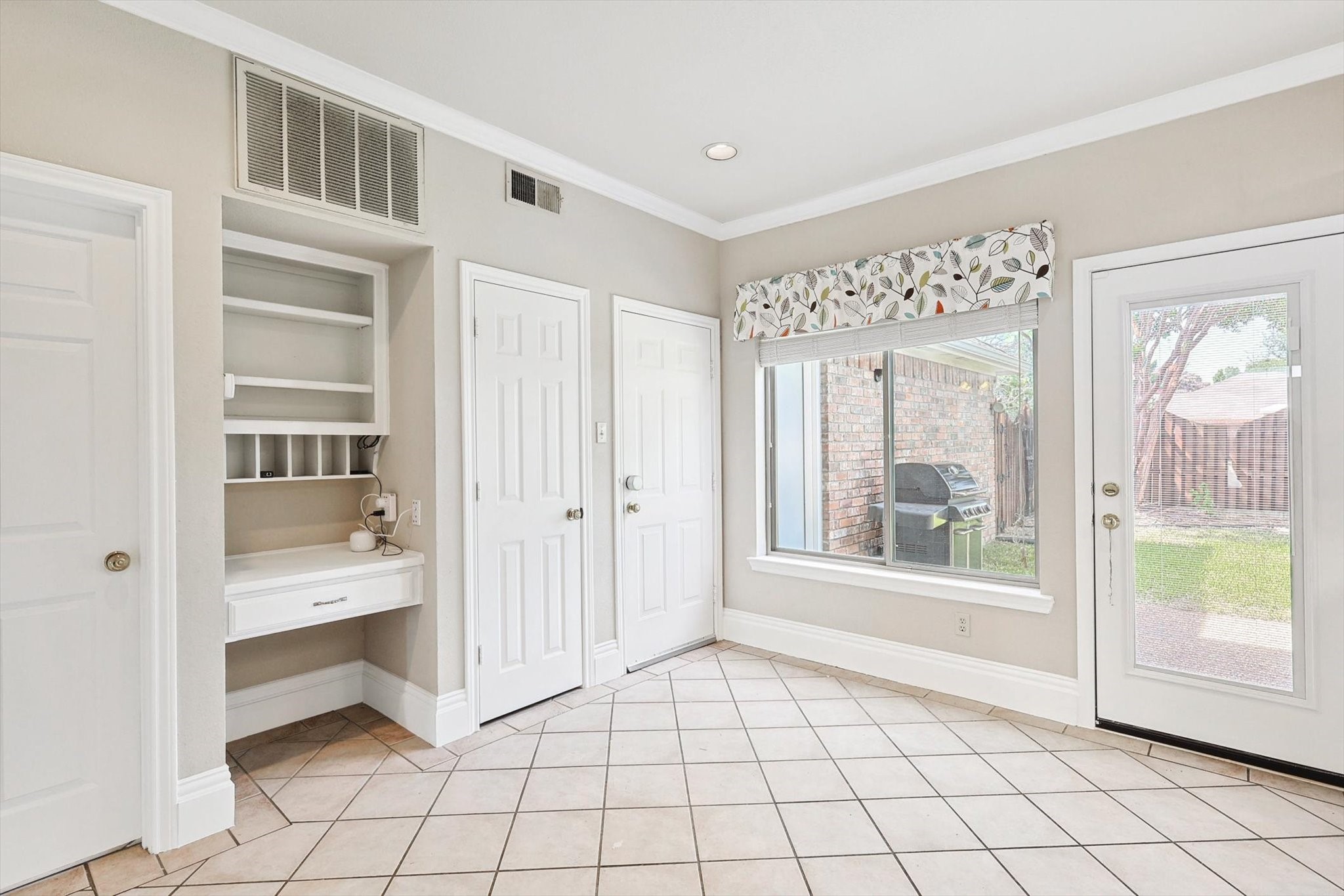 505 Meadowood Lane