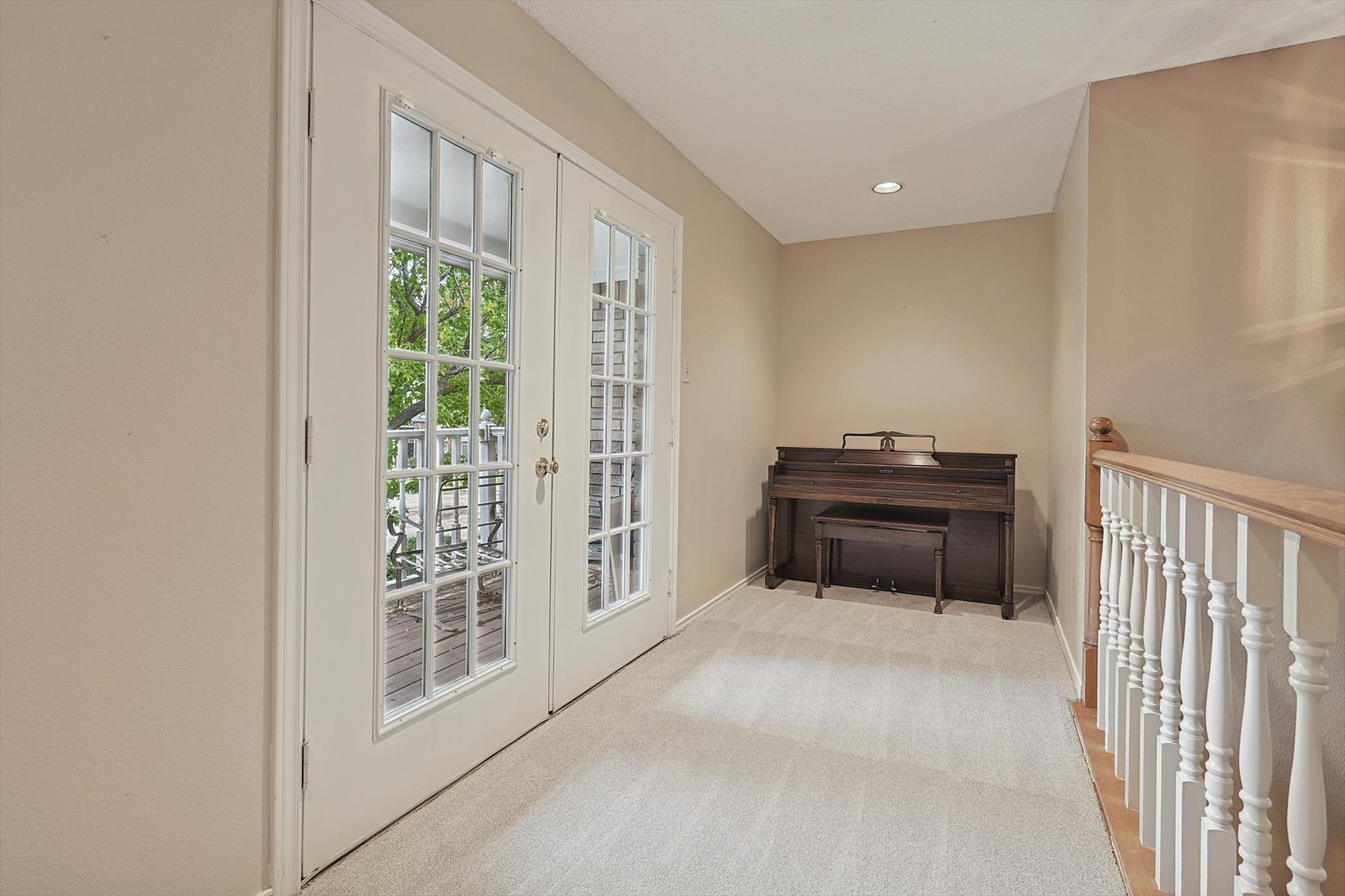 541 Meadowood Lane