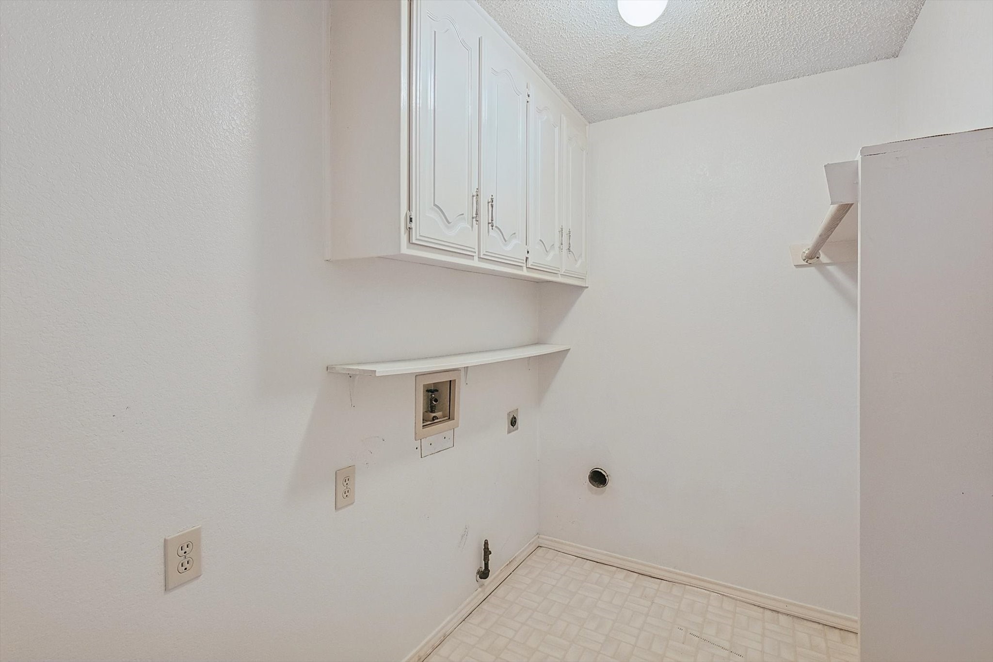 541 Meadowood Lane