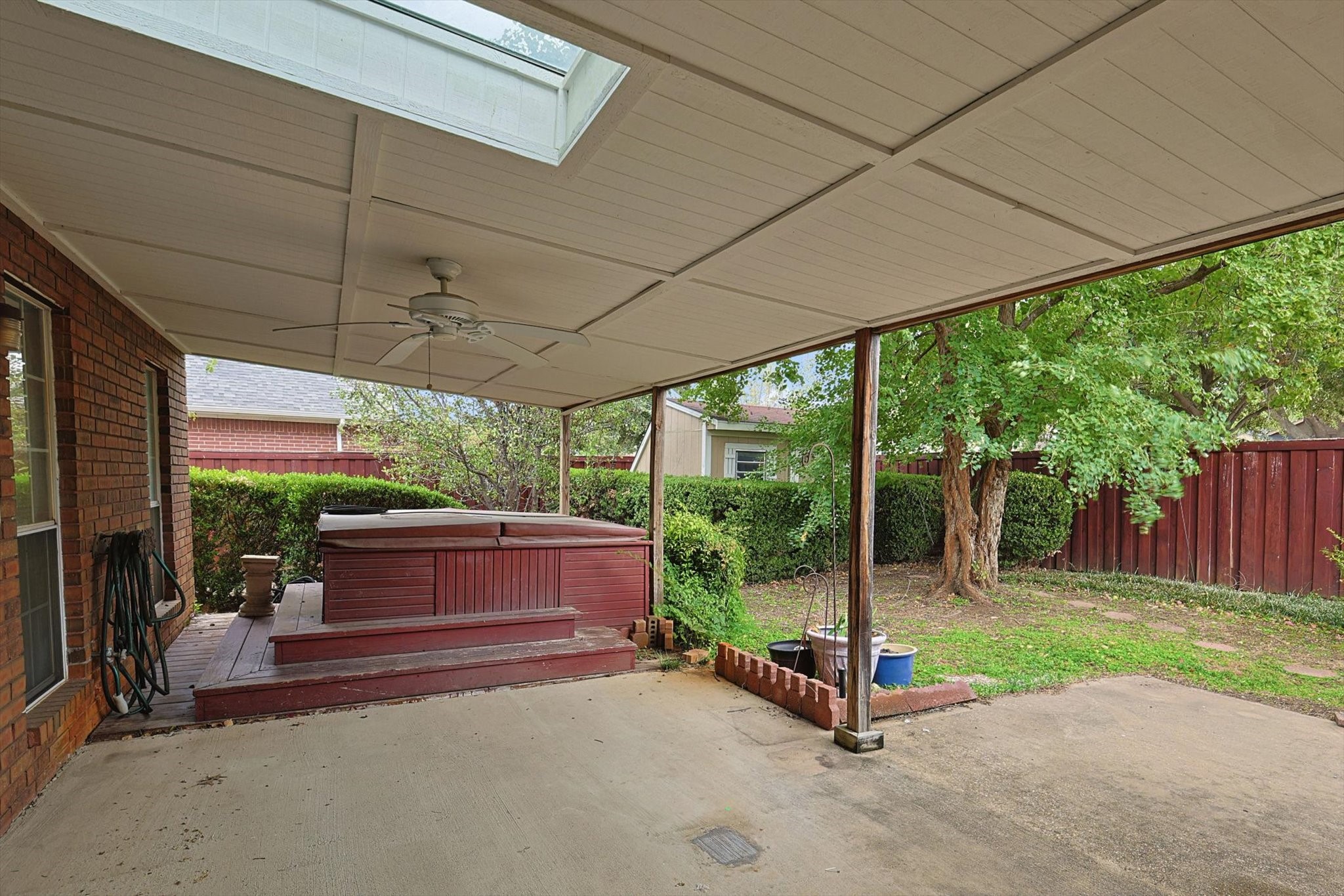 541 Meadowood Lane