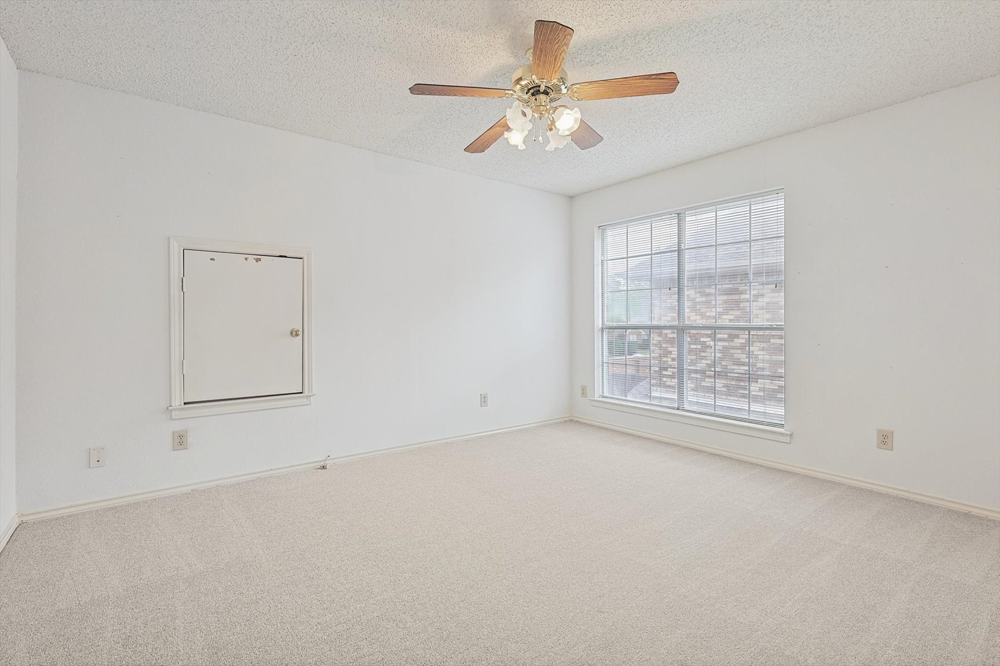 541 Meadowood Lane