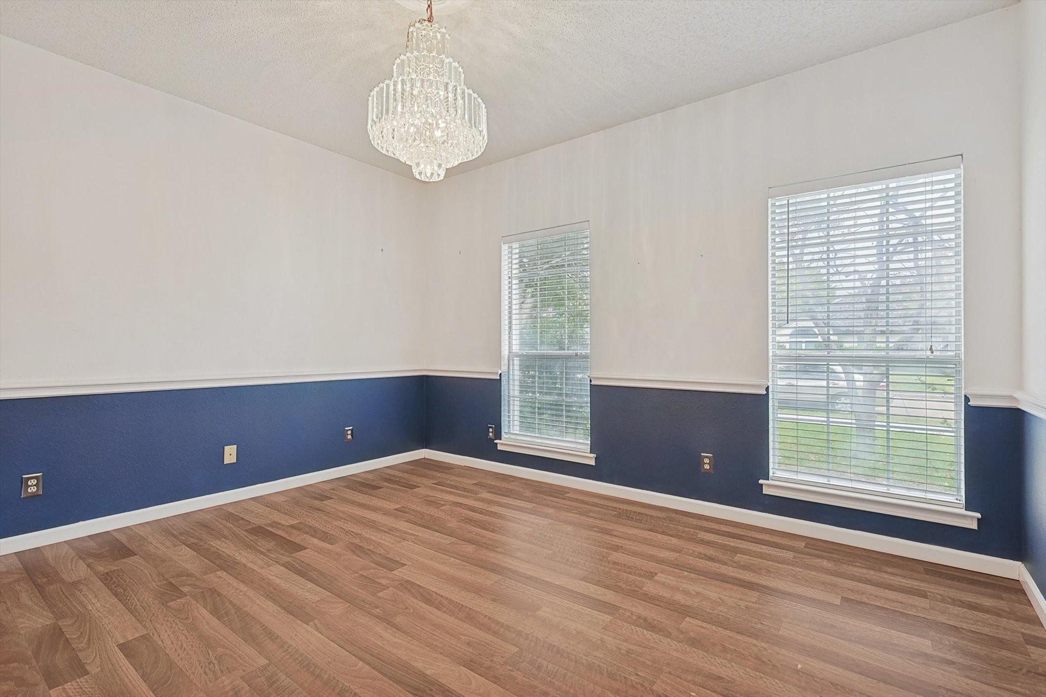 541 Meadowood Lane