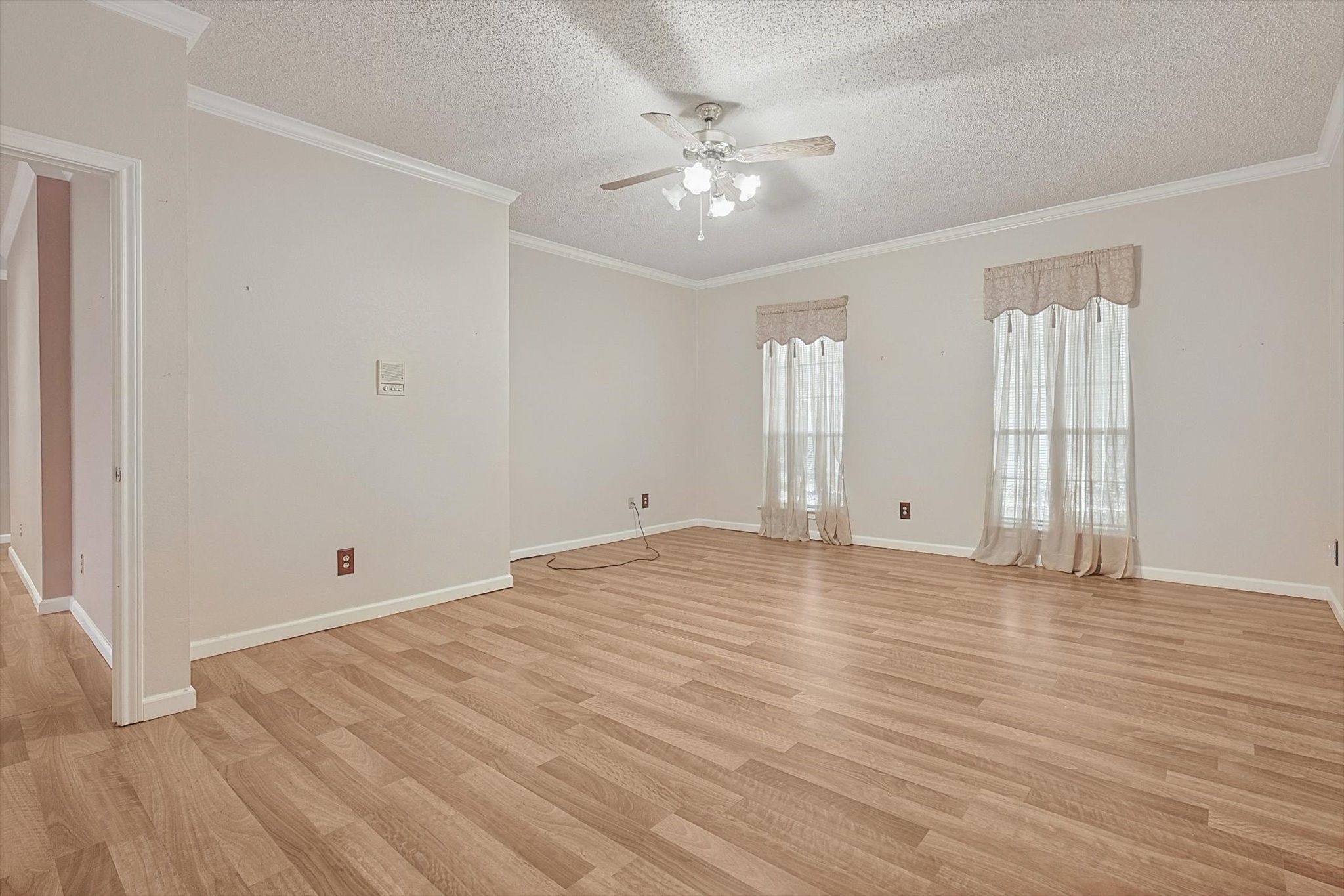 541 Meadowood Lane