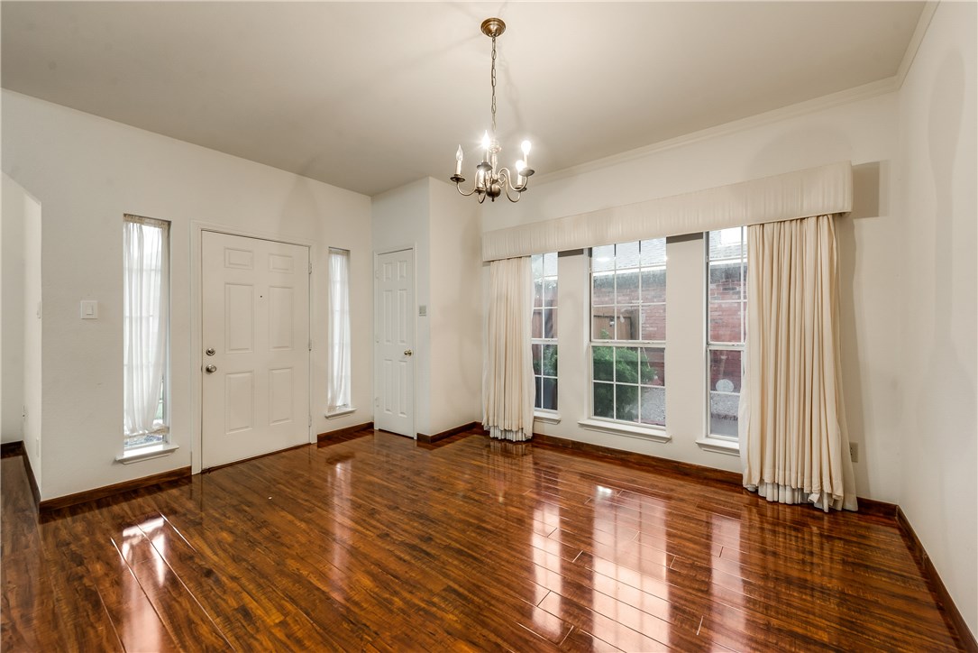 556 Raintree Circle