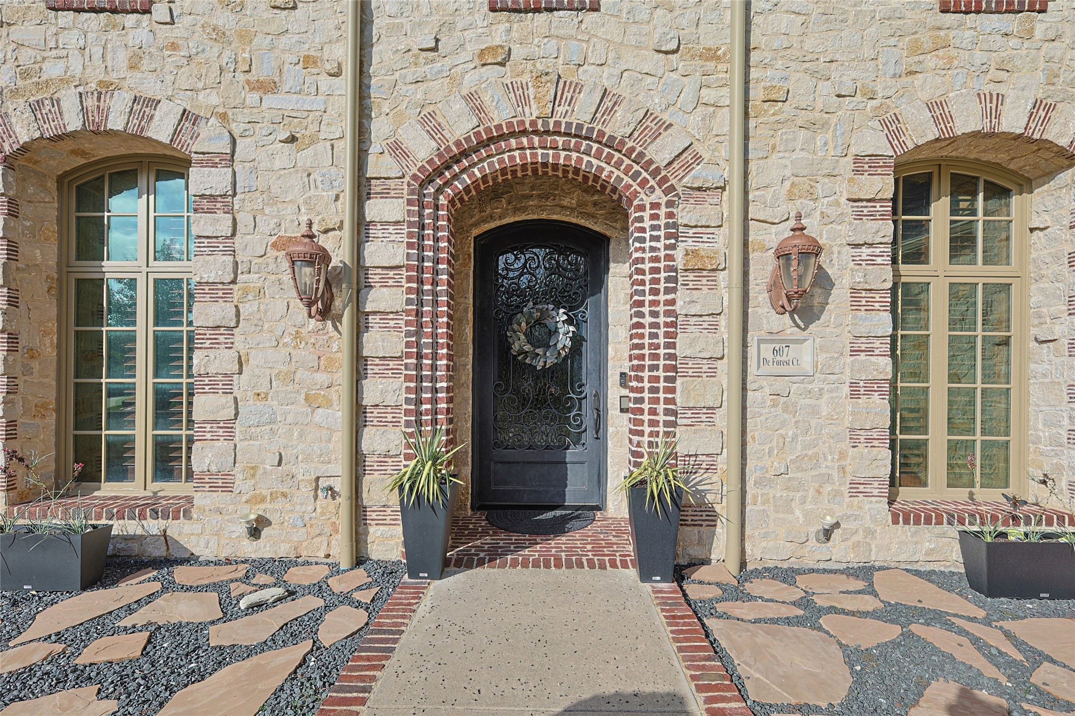 607 Deforest Court