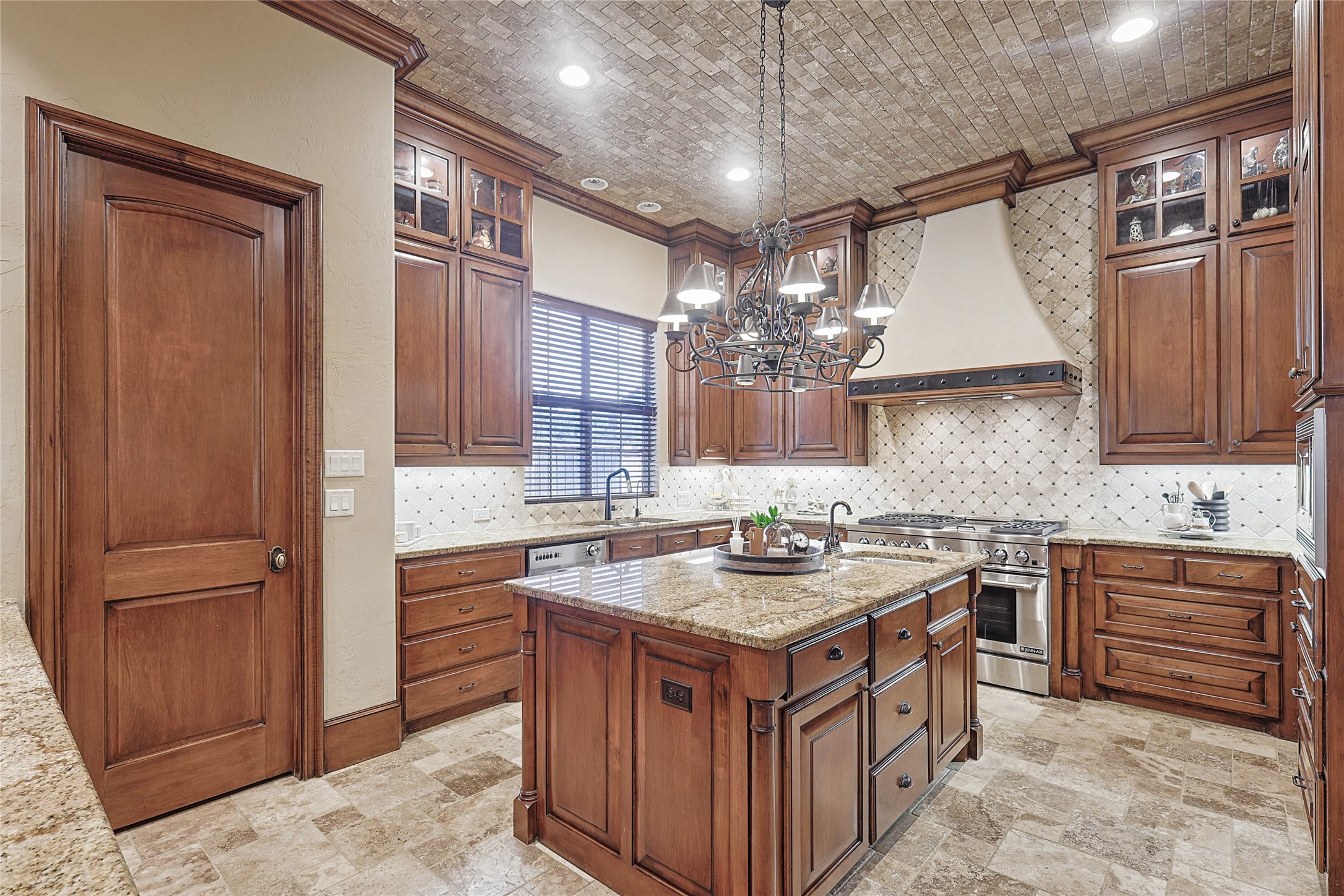 607 Deforest Court