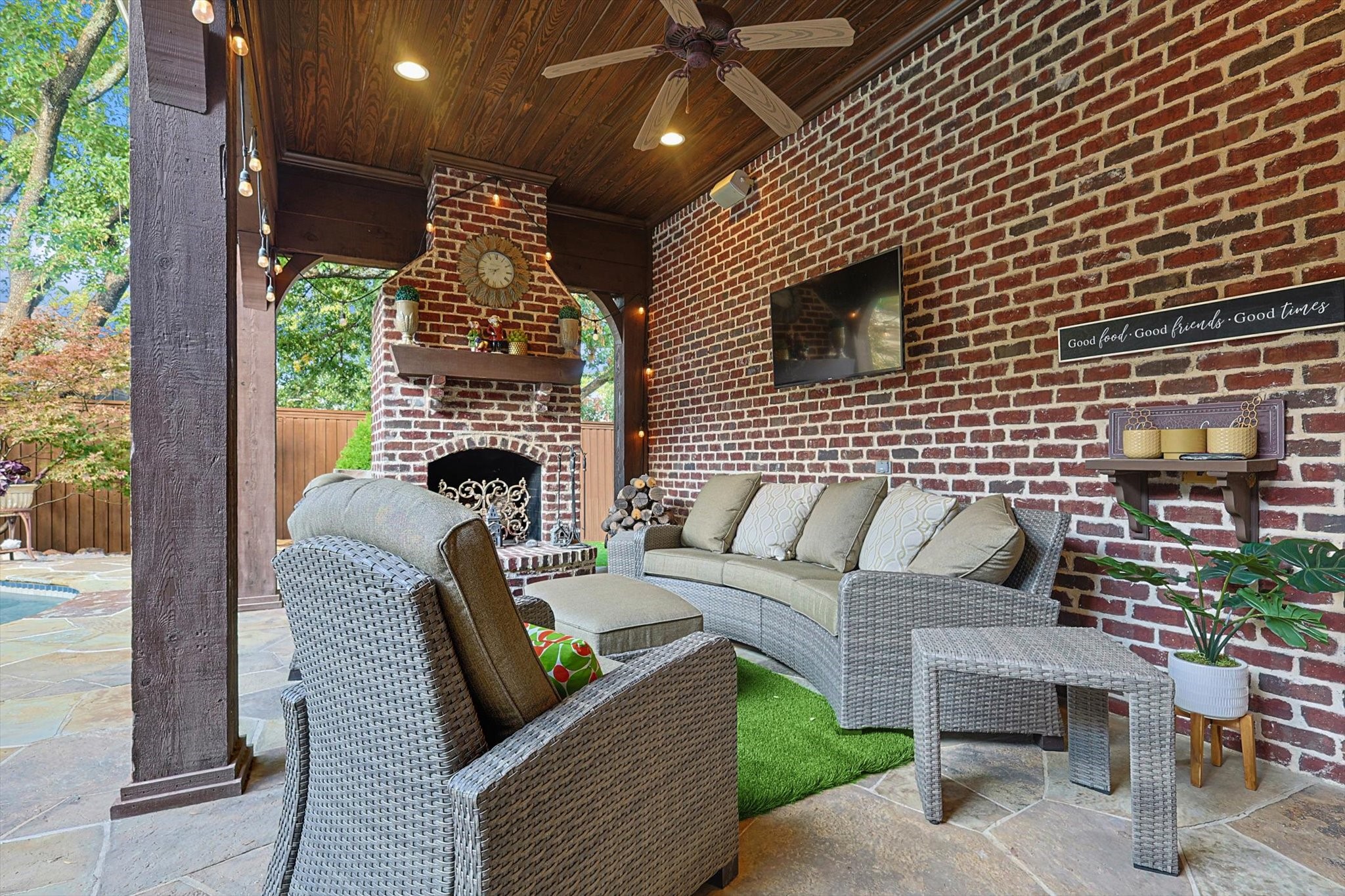 607 Deforest Court
