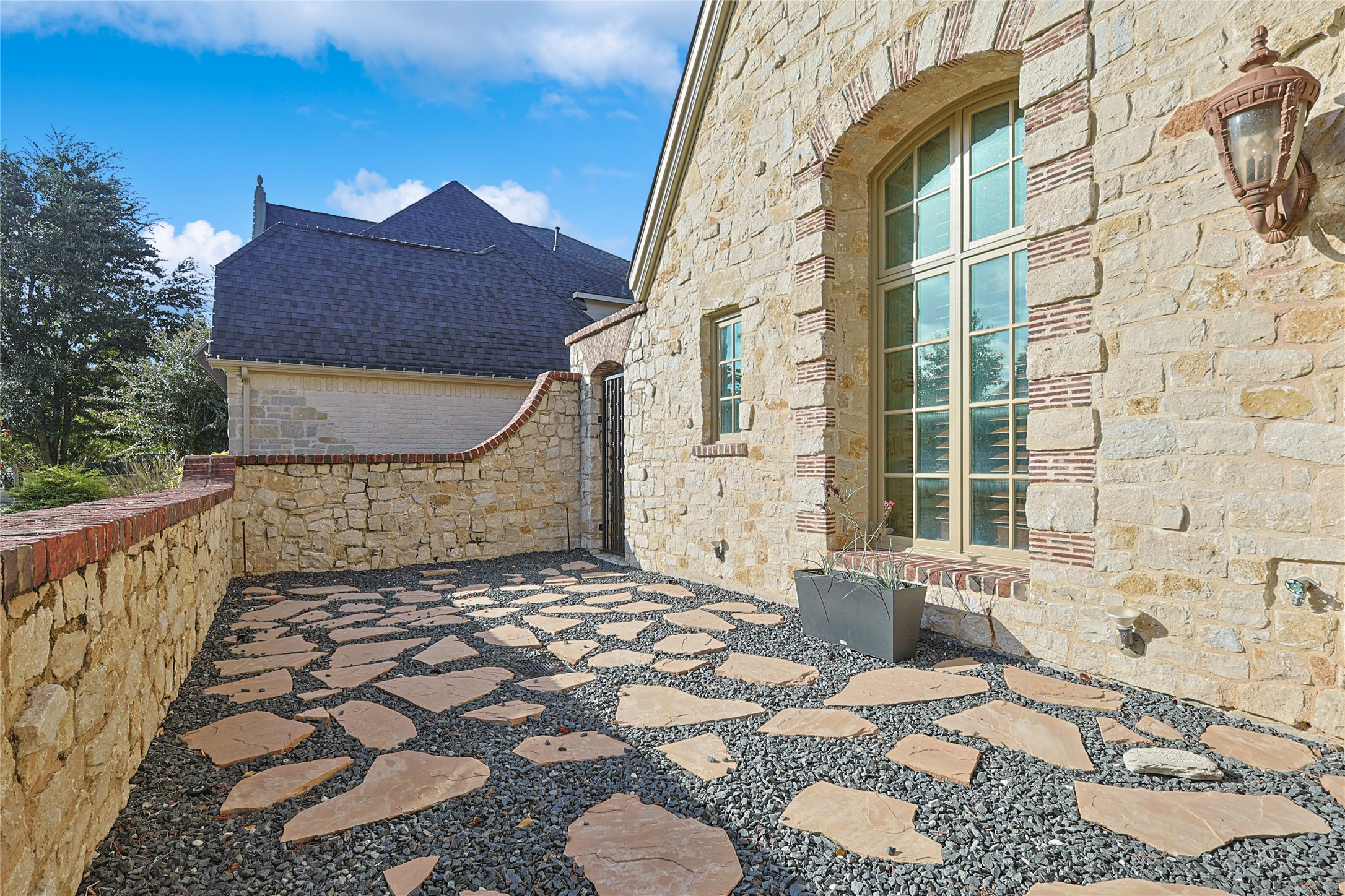 607 Deforest Court