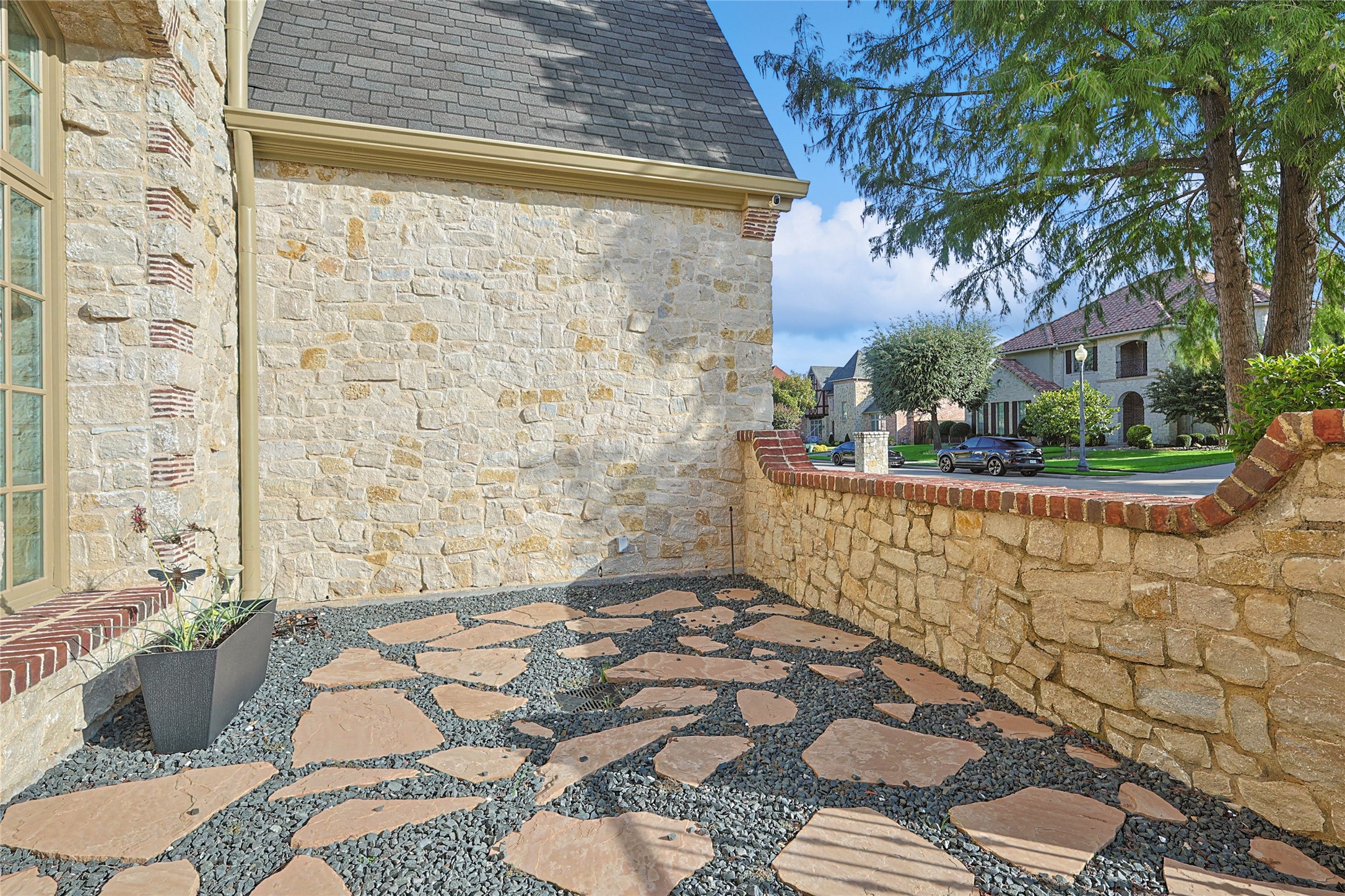 607 Deforest Court