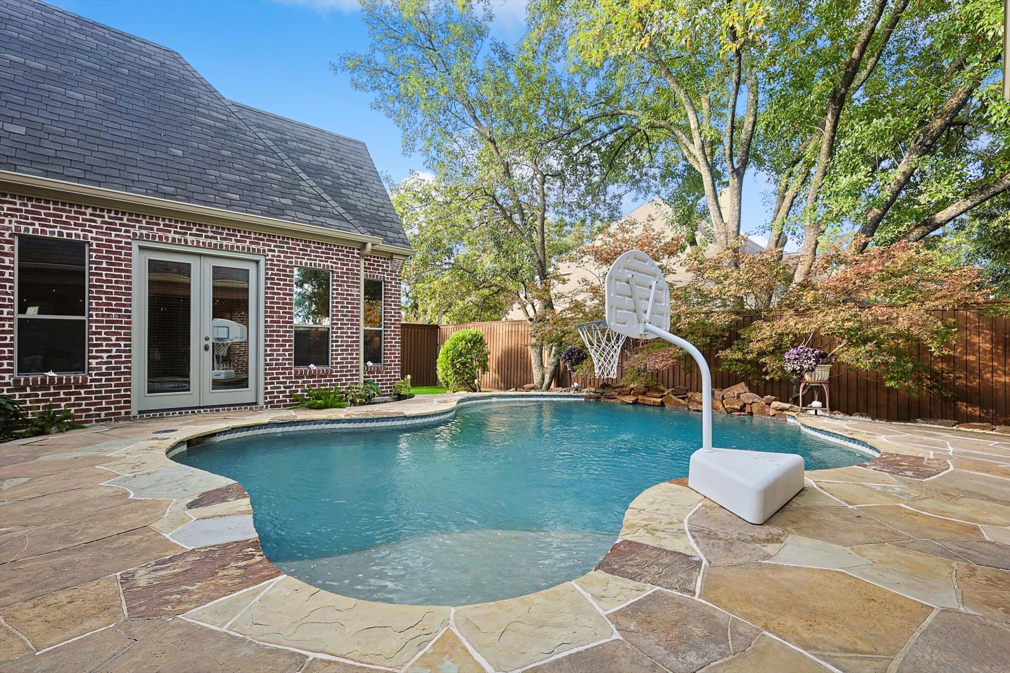 607 Deforest Court