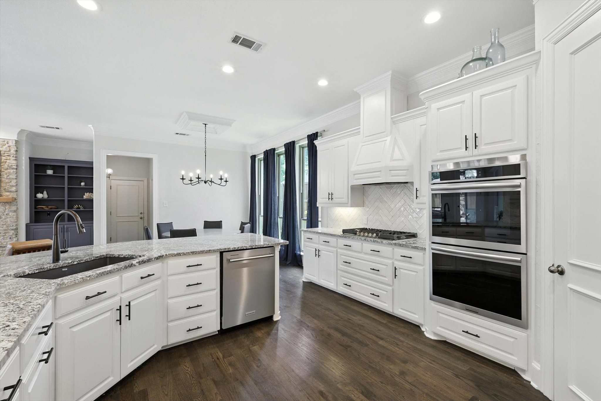 748 Lexington Avenue