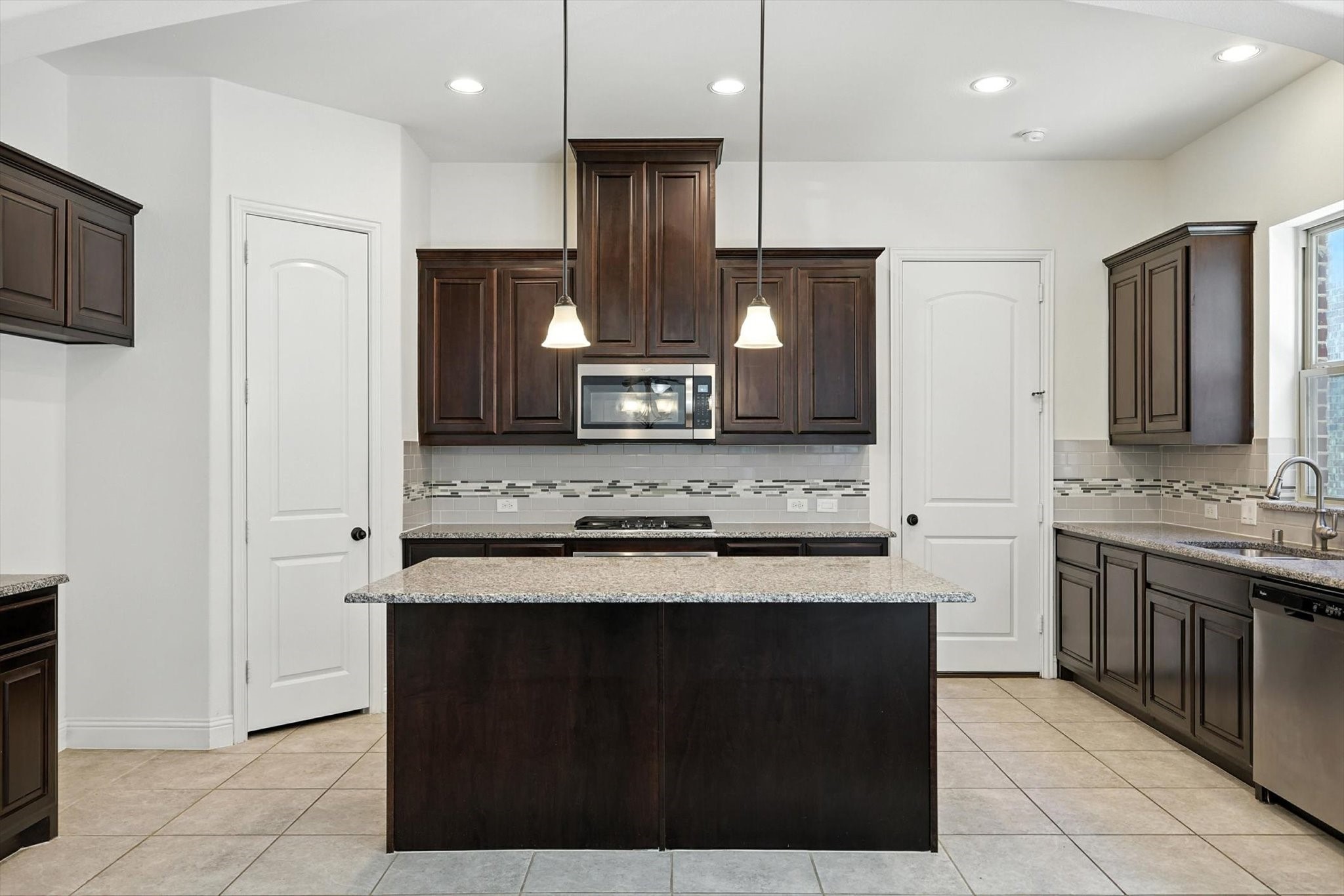 756 Huntingdon Street