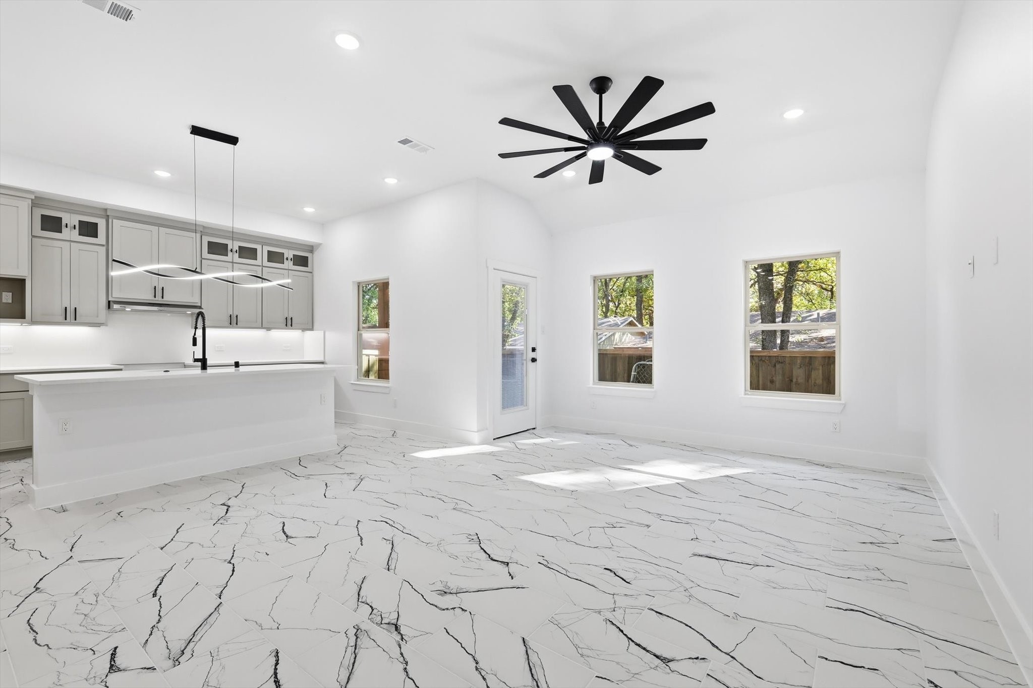 105 Forest Oaks Drive