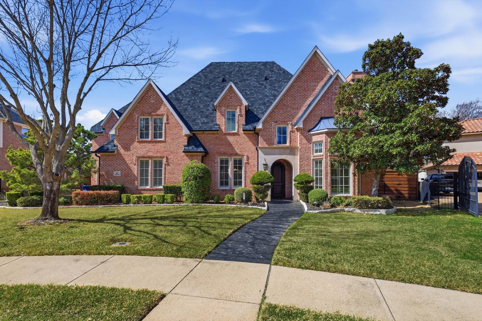 627 Prestwick Court