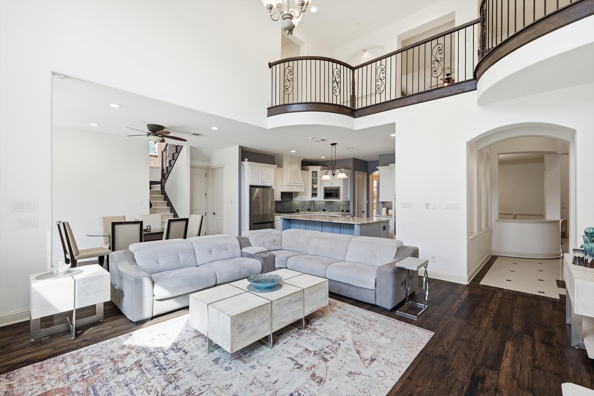 723 Chateaus Drive