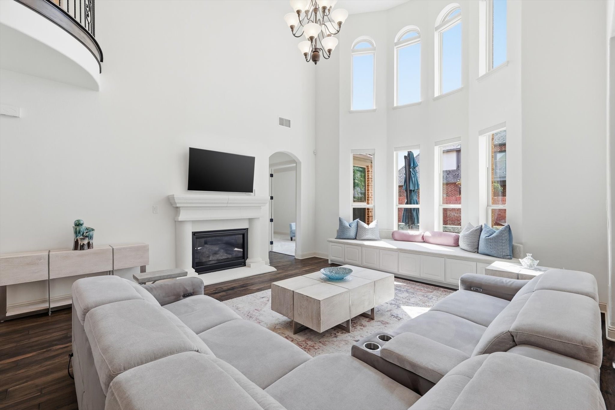 723 Chateaus Drive