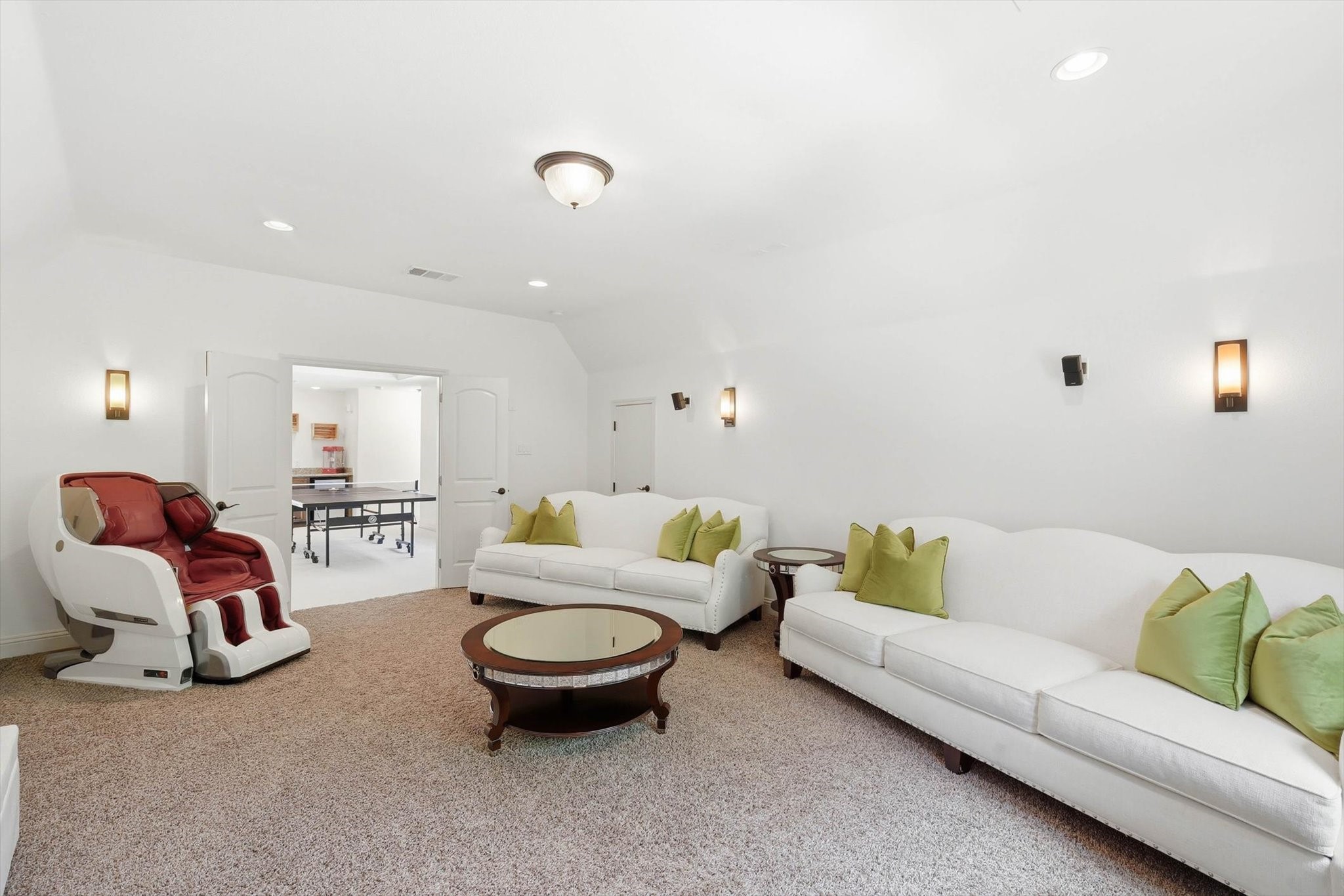 723 Chateaus Drive