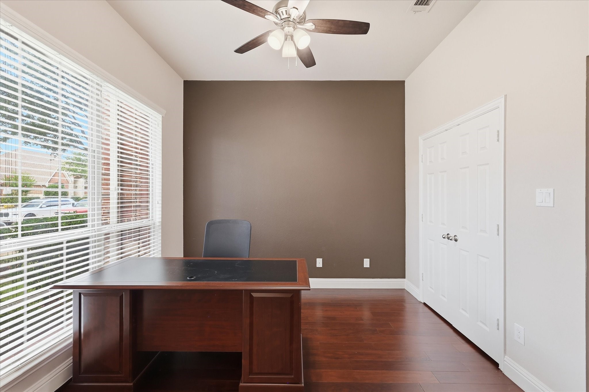 2427 Lismore Lane