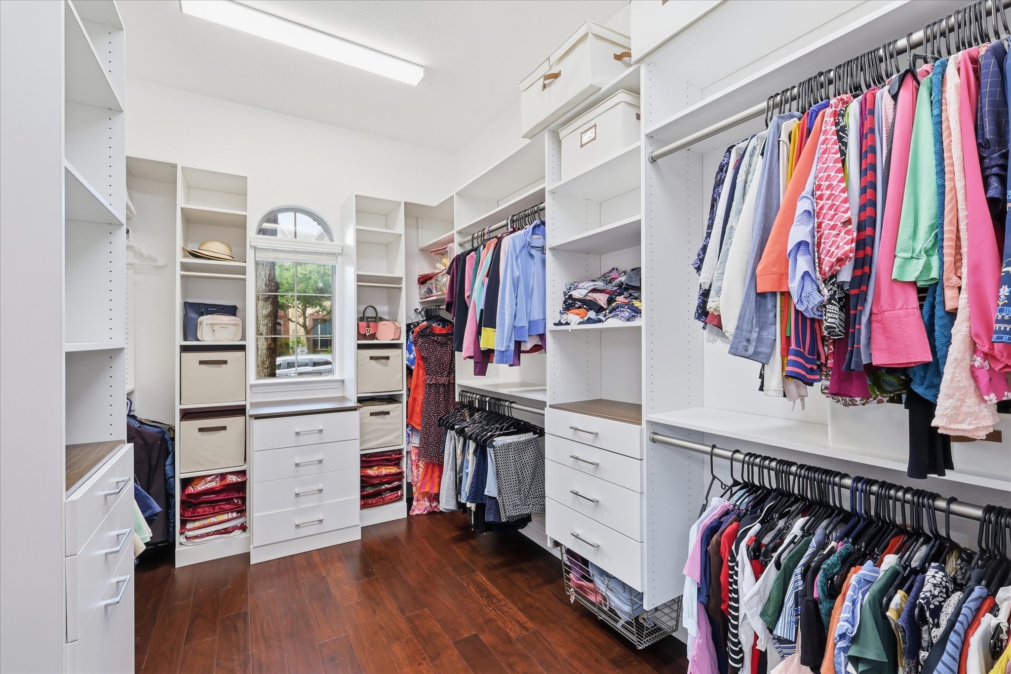 2427 Lismore Lane