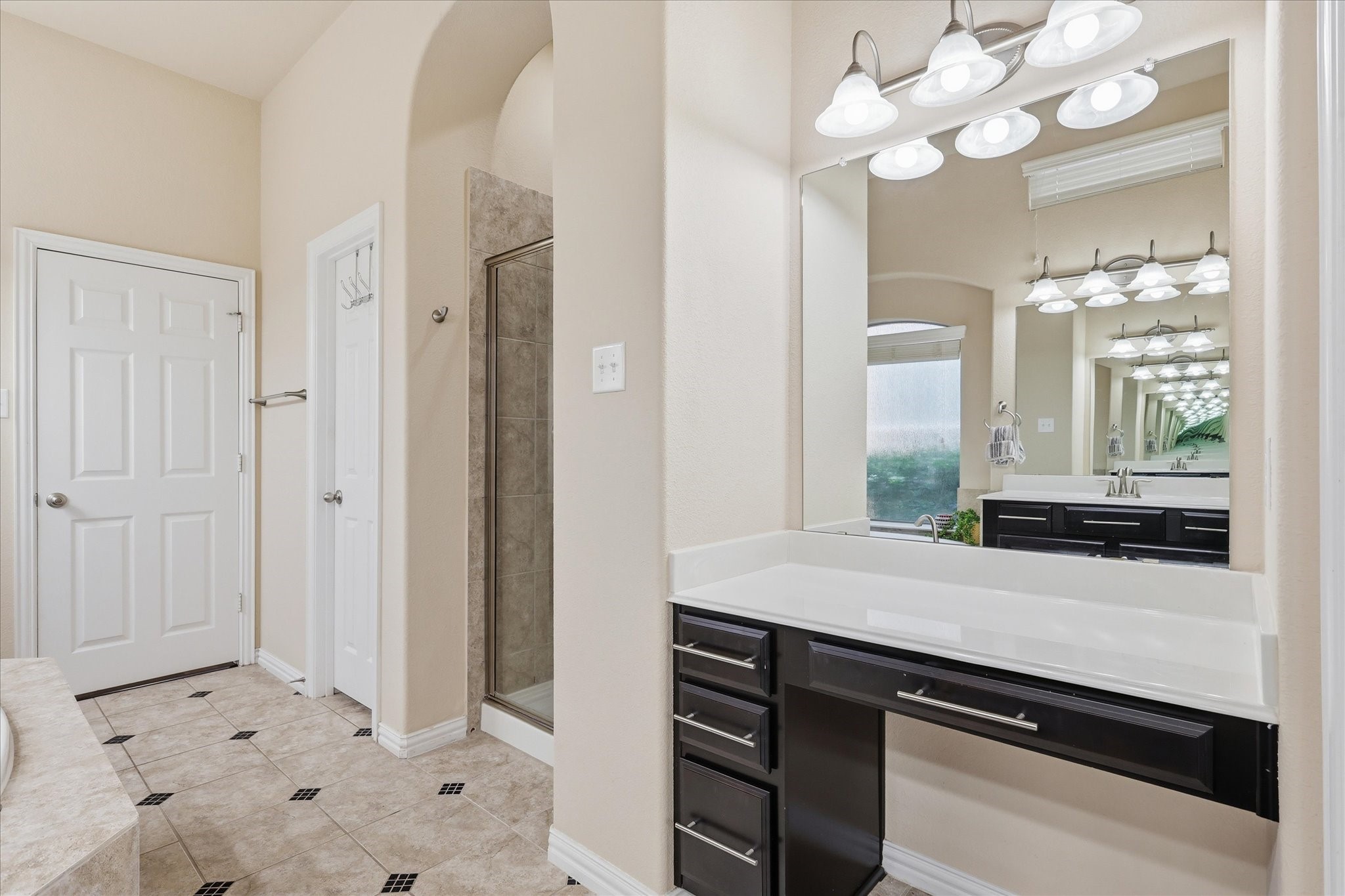 2427 Lismore Lane
