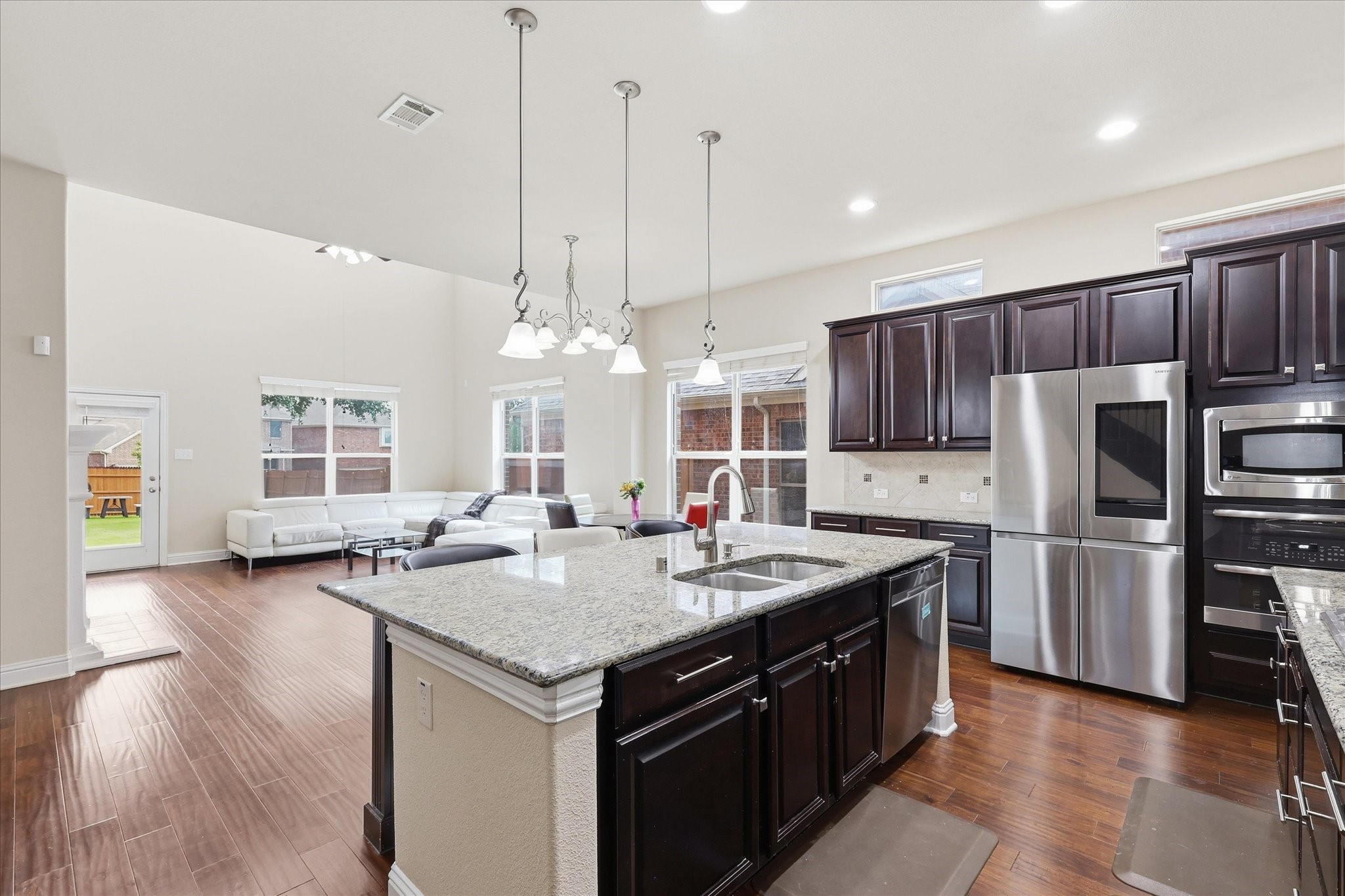 2427 Lismore Lane