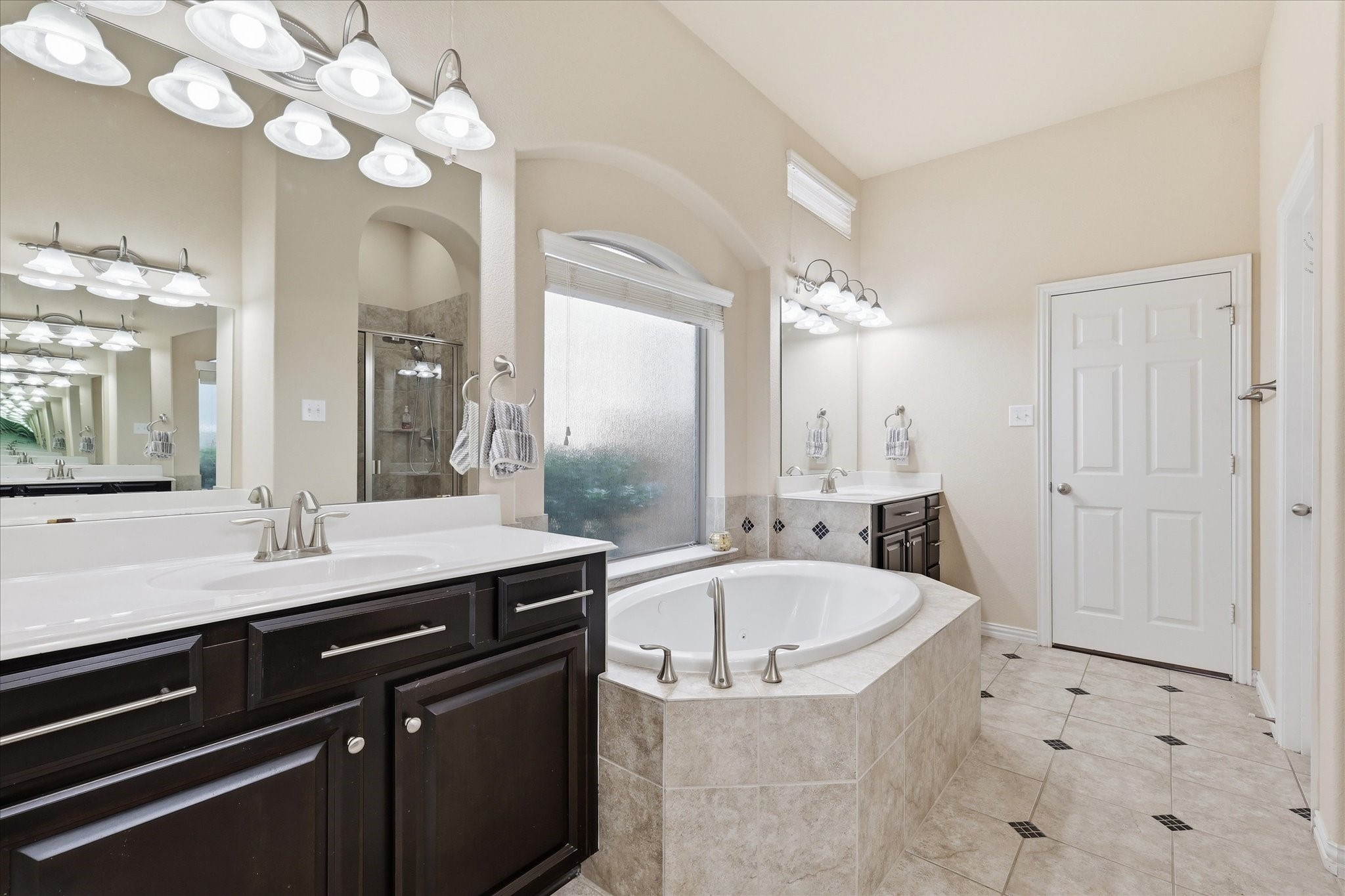 2427 Lismore Lane