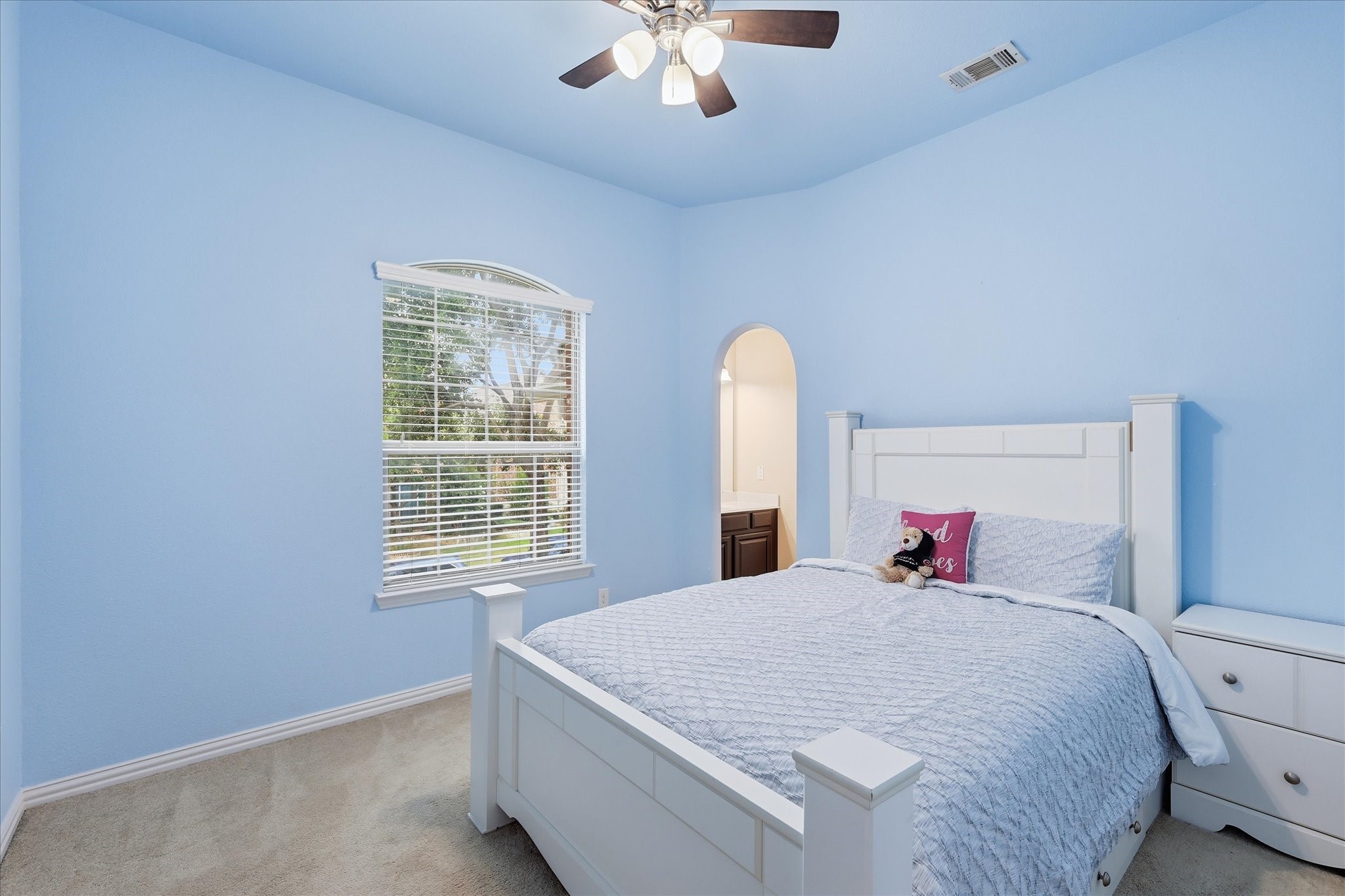 2427 Lismore Lane