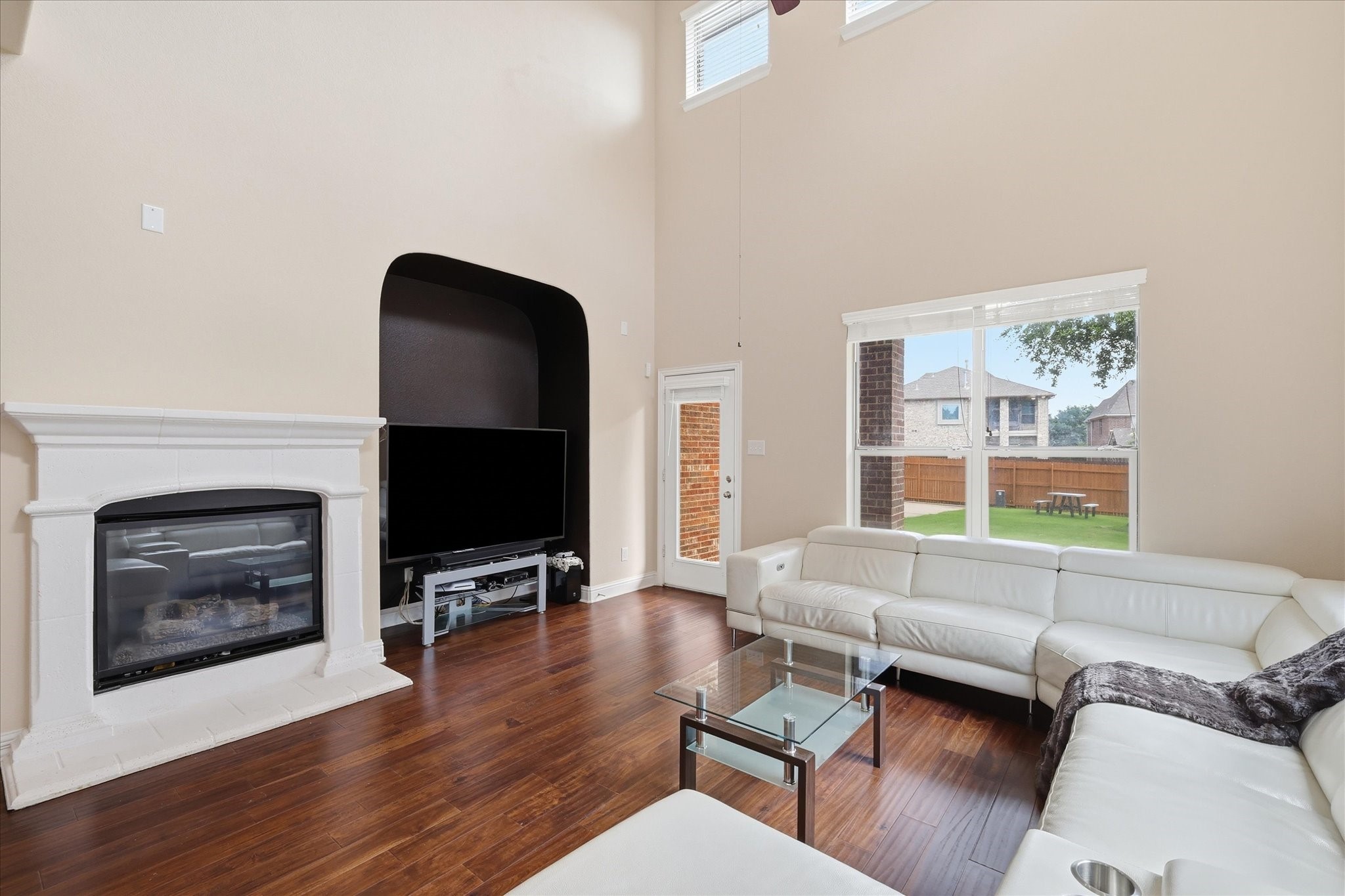 2427 Lismore Lane