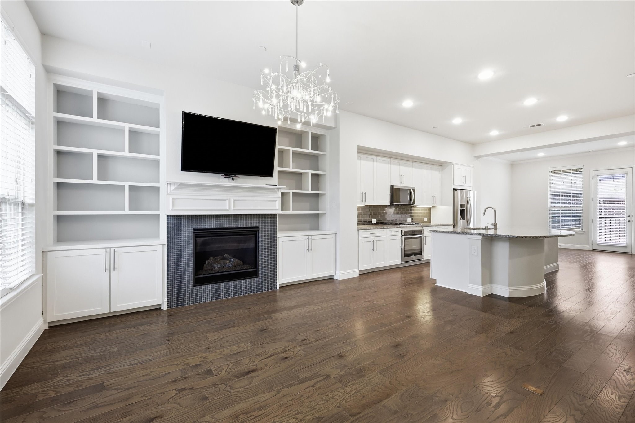 511 W Royal Lane