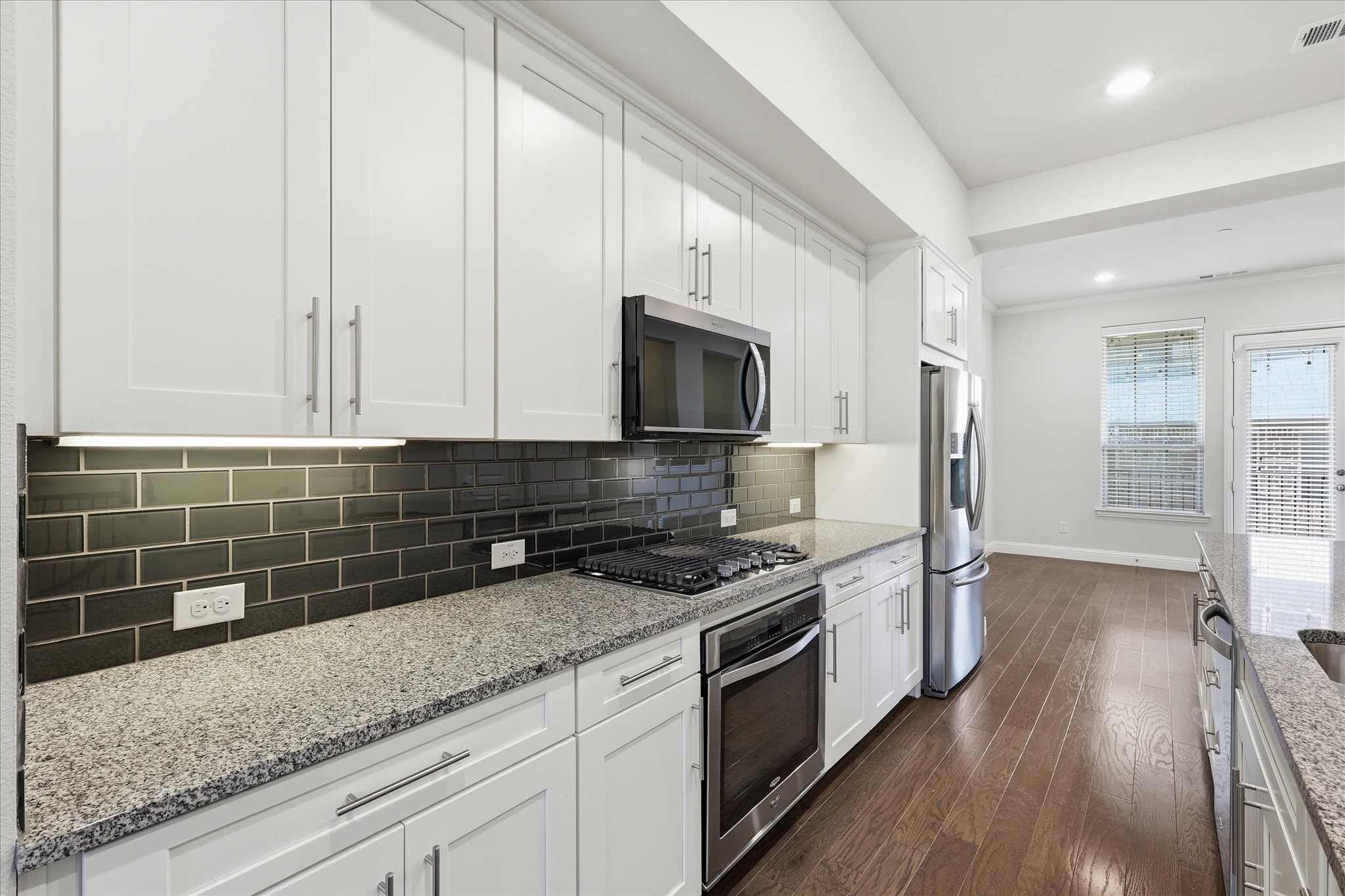 511 W Royal Lane